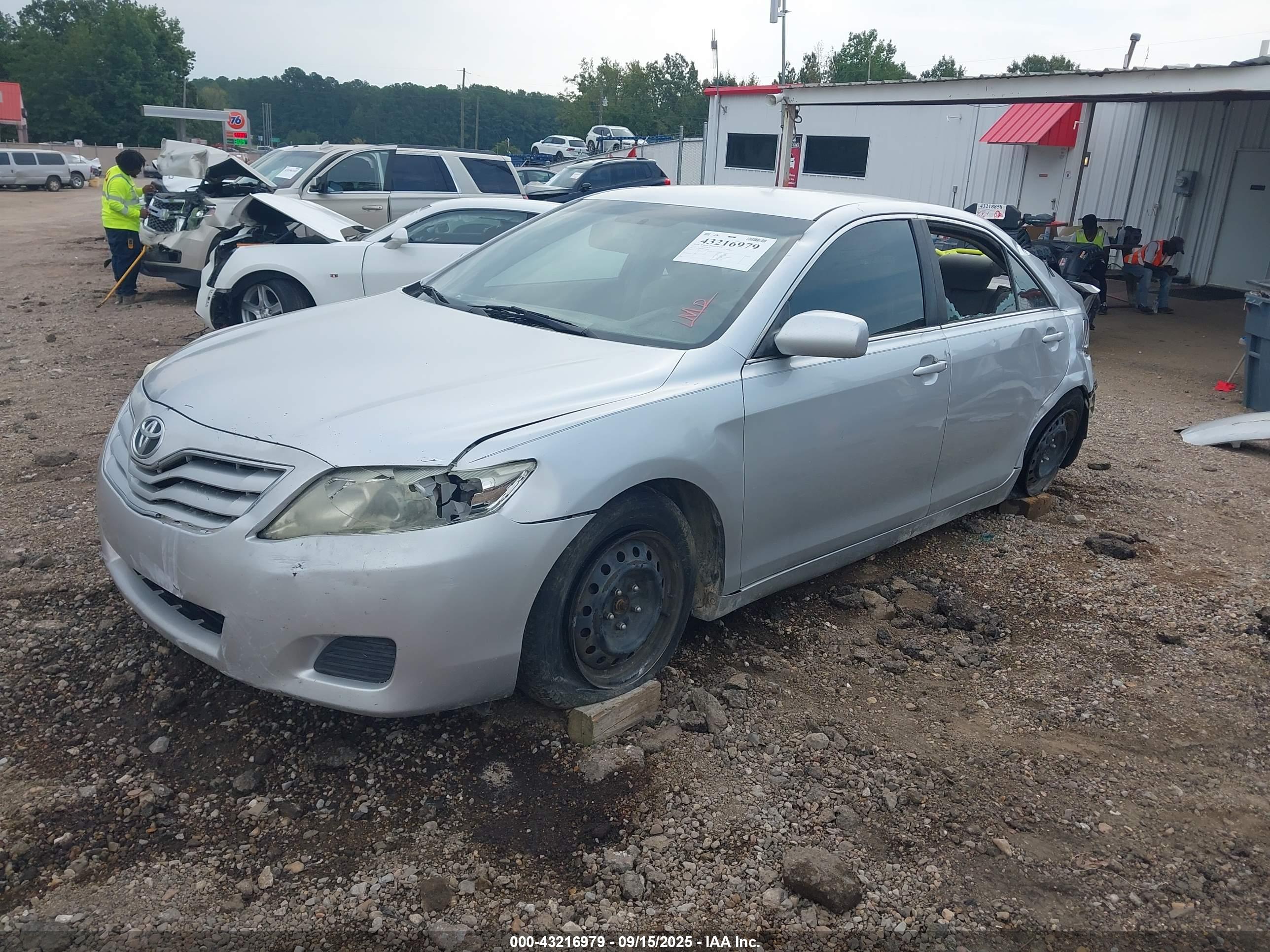 TOYOTA CAMRY image 2