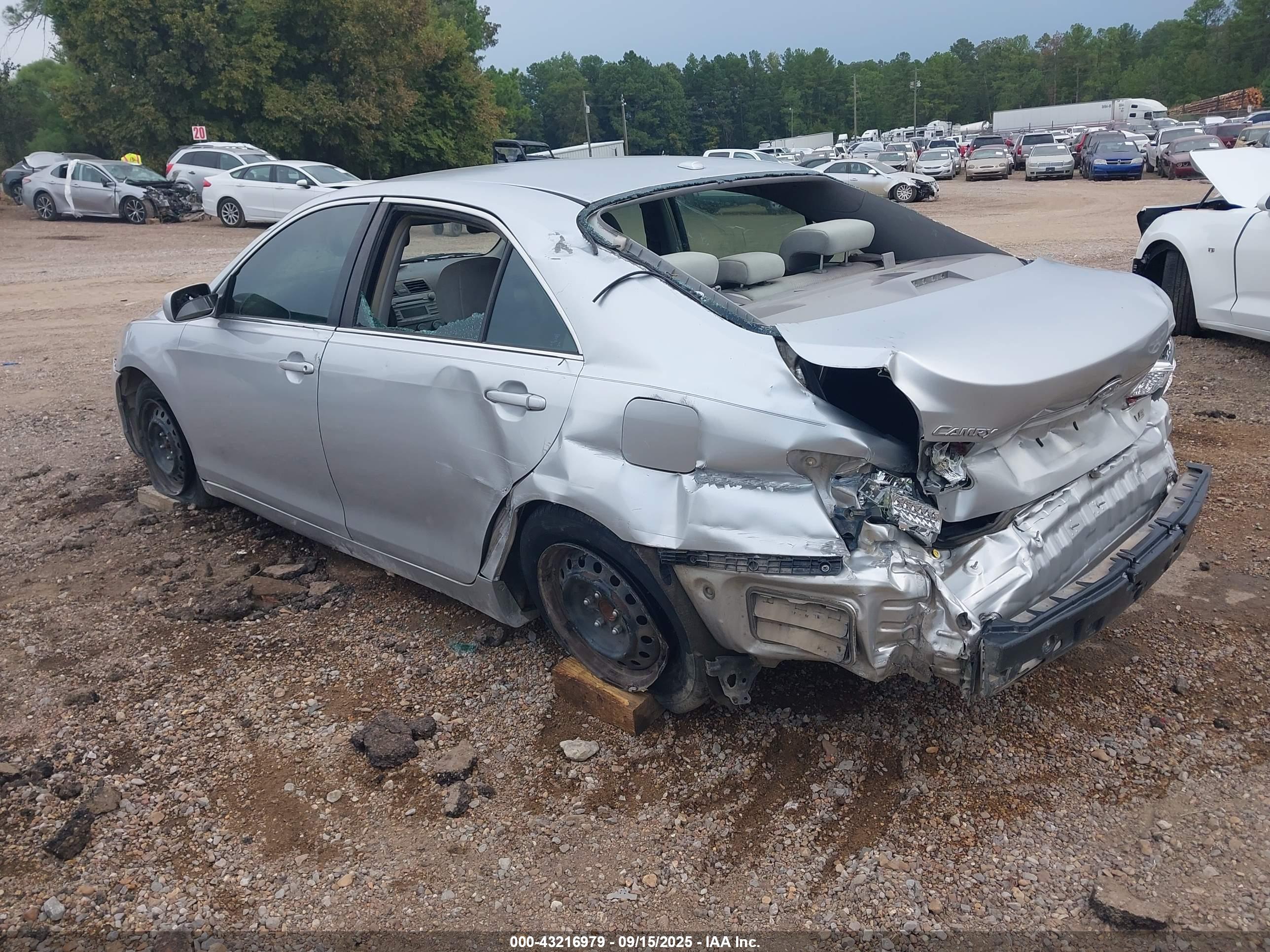 TOYOTA CAMRY image 3