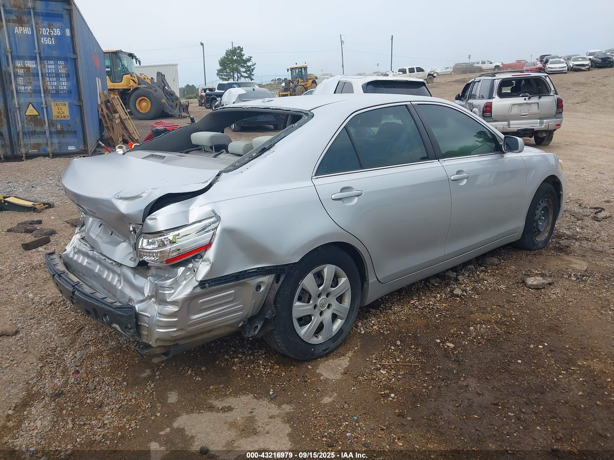 TOYOTA CAMRY image 4