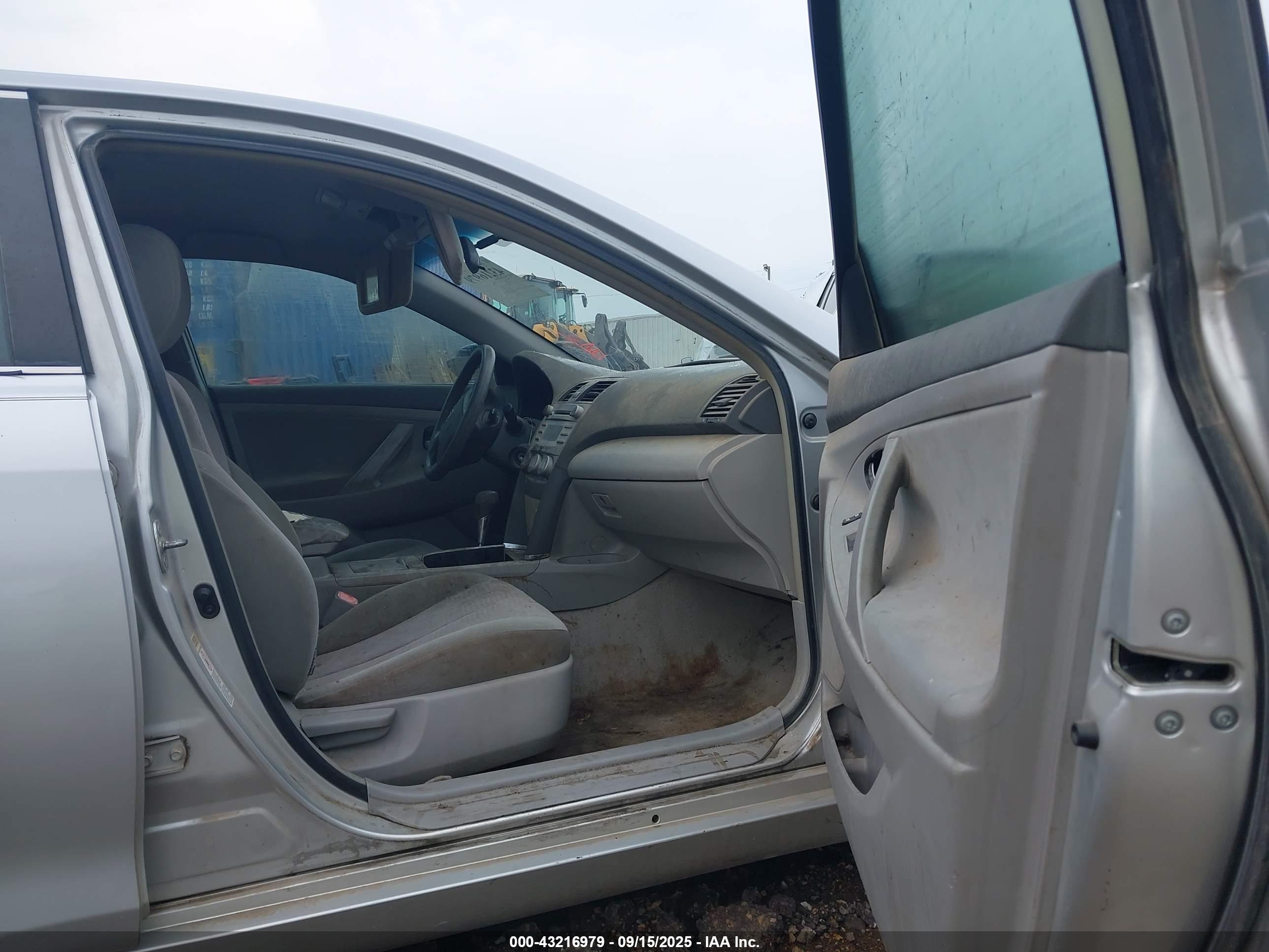 TOYOTA CAMRY image 5