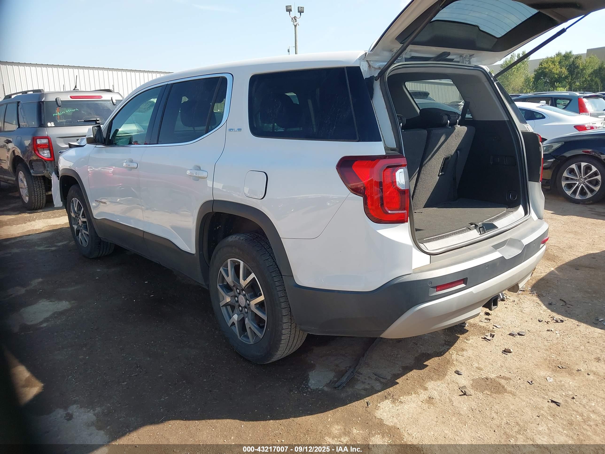 GMC ACADIA image 3