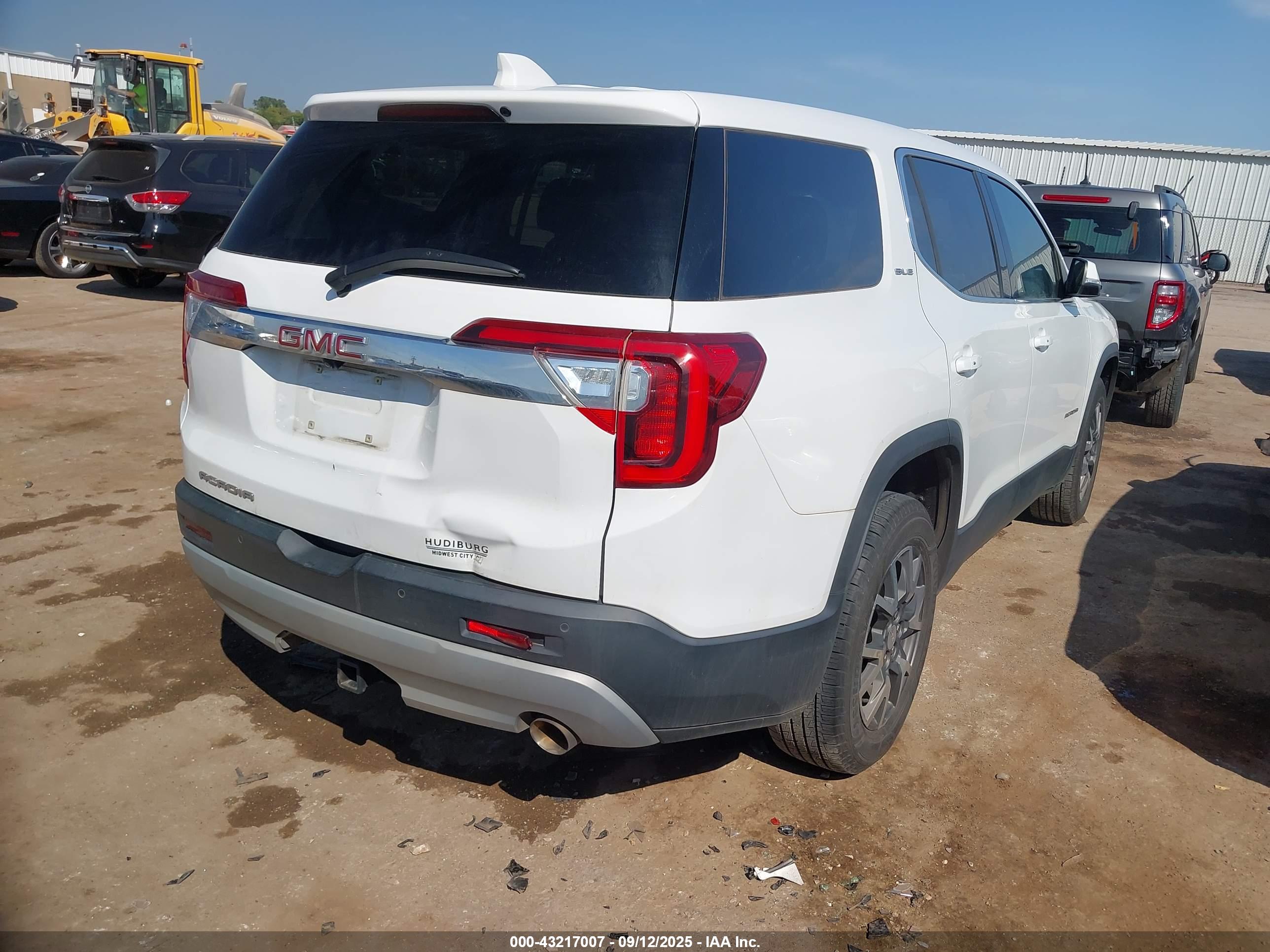 GMC ACADIA image 4