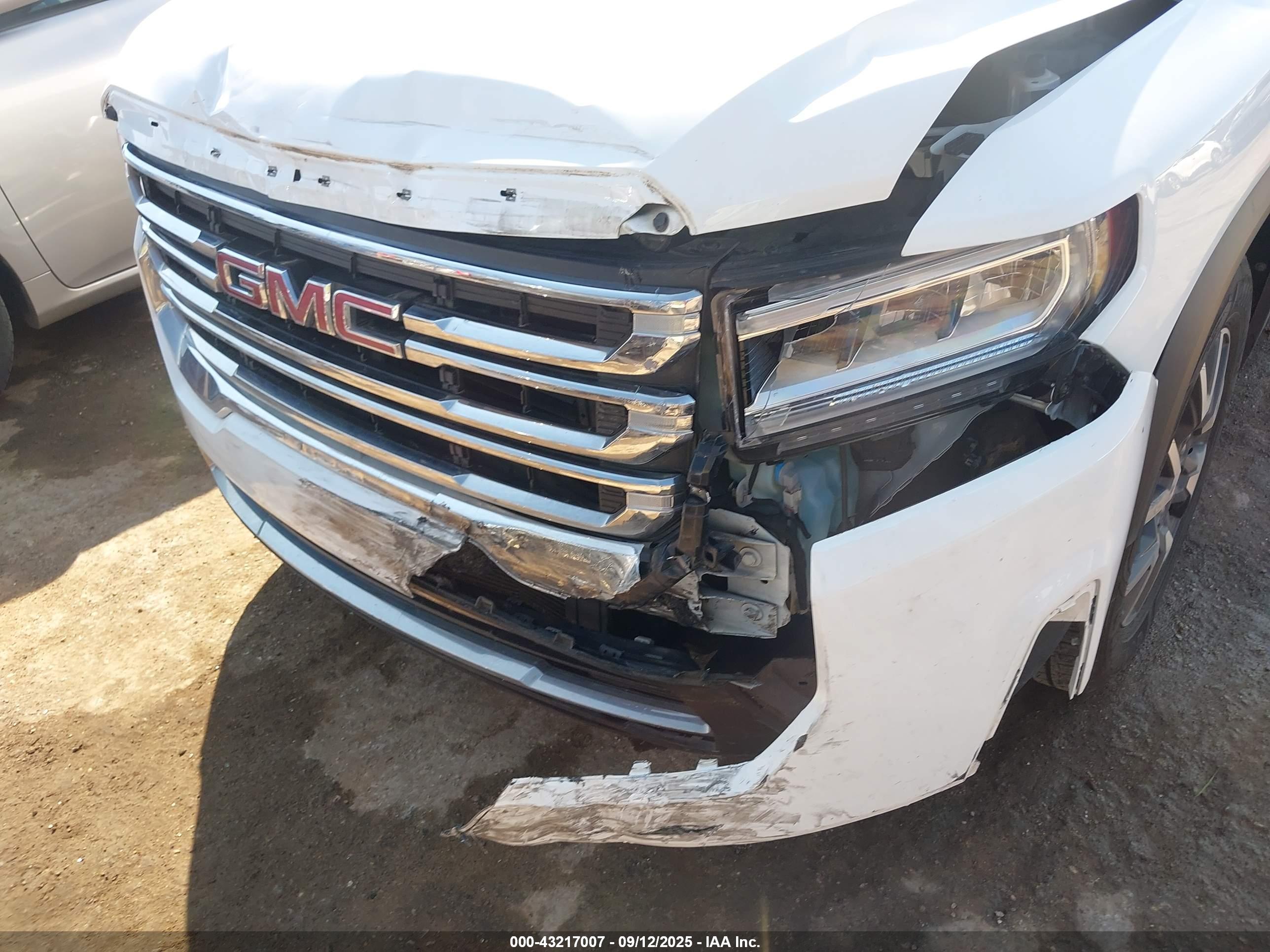GMC ACADIA image 6