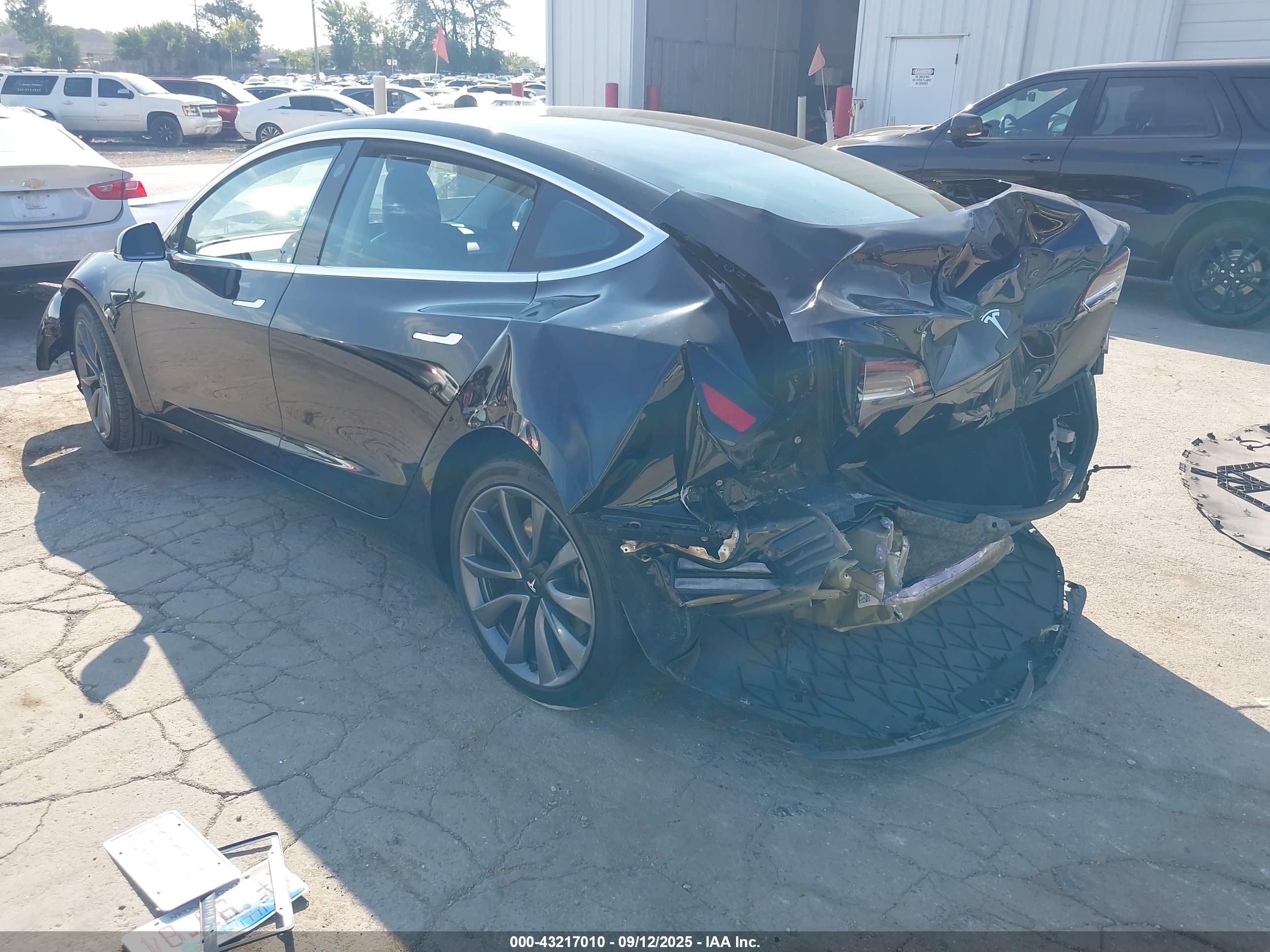 TESLA MODEL image 3