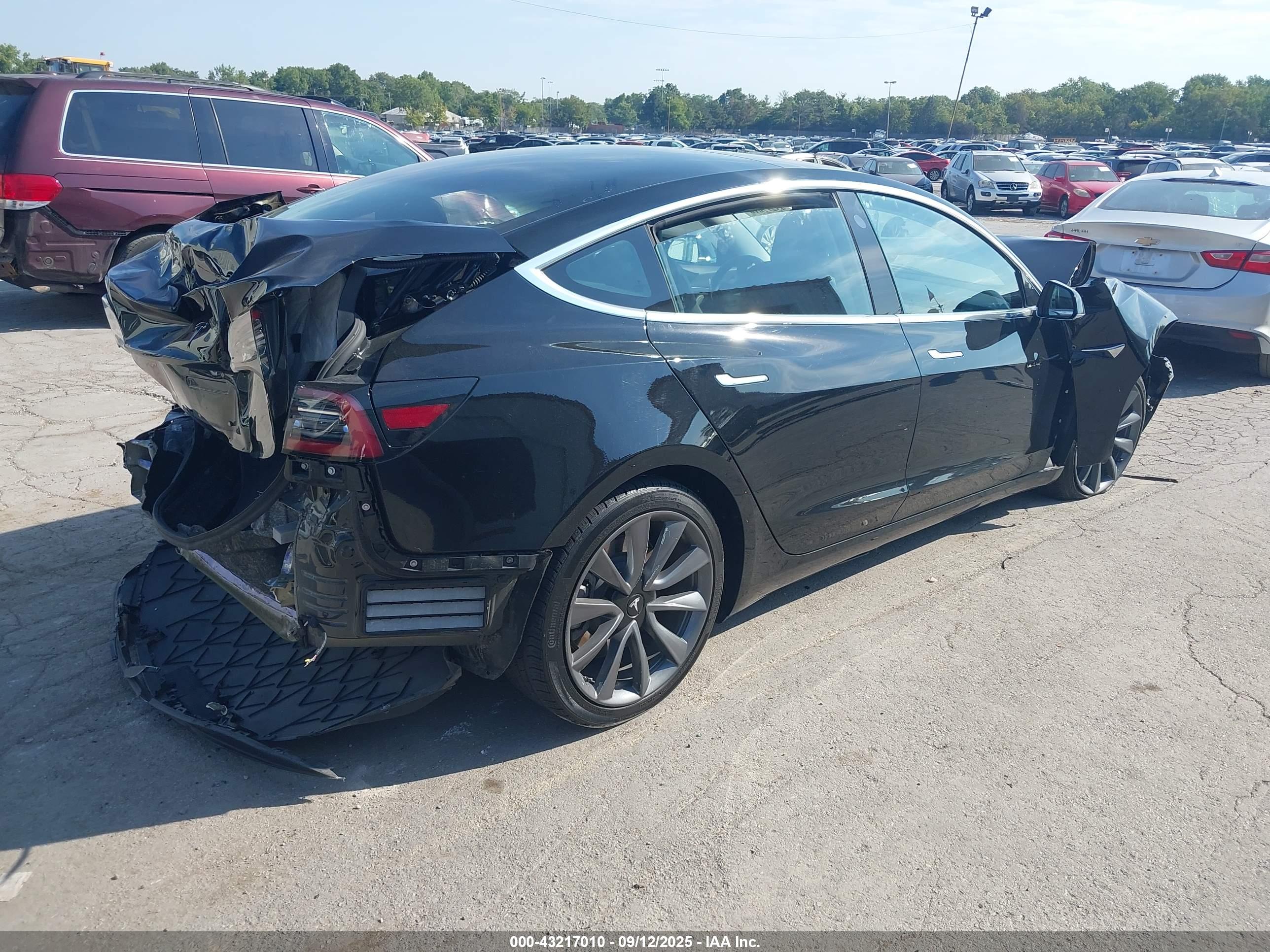 TESLA MODEL image 4