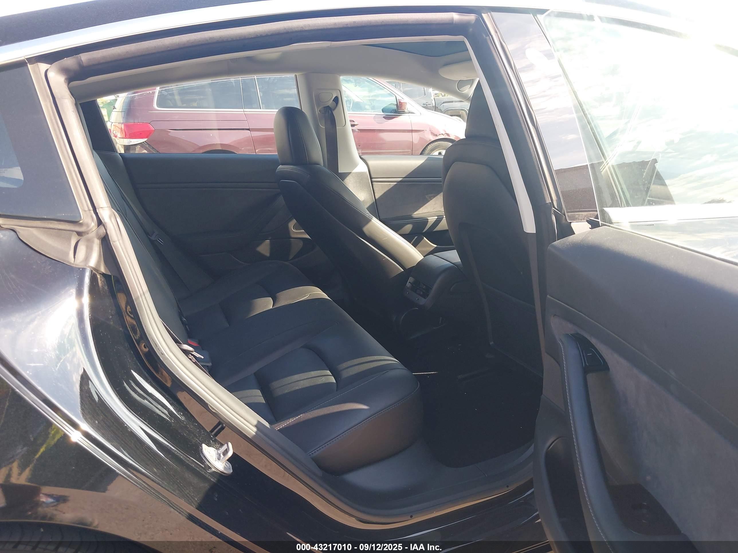 TESLA MODEL image 8