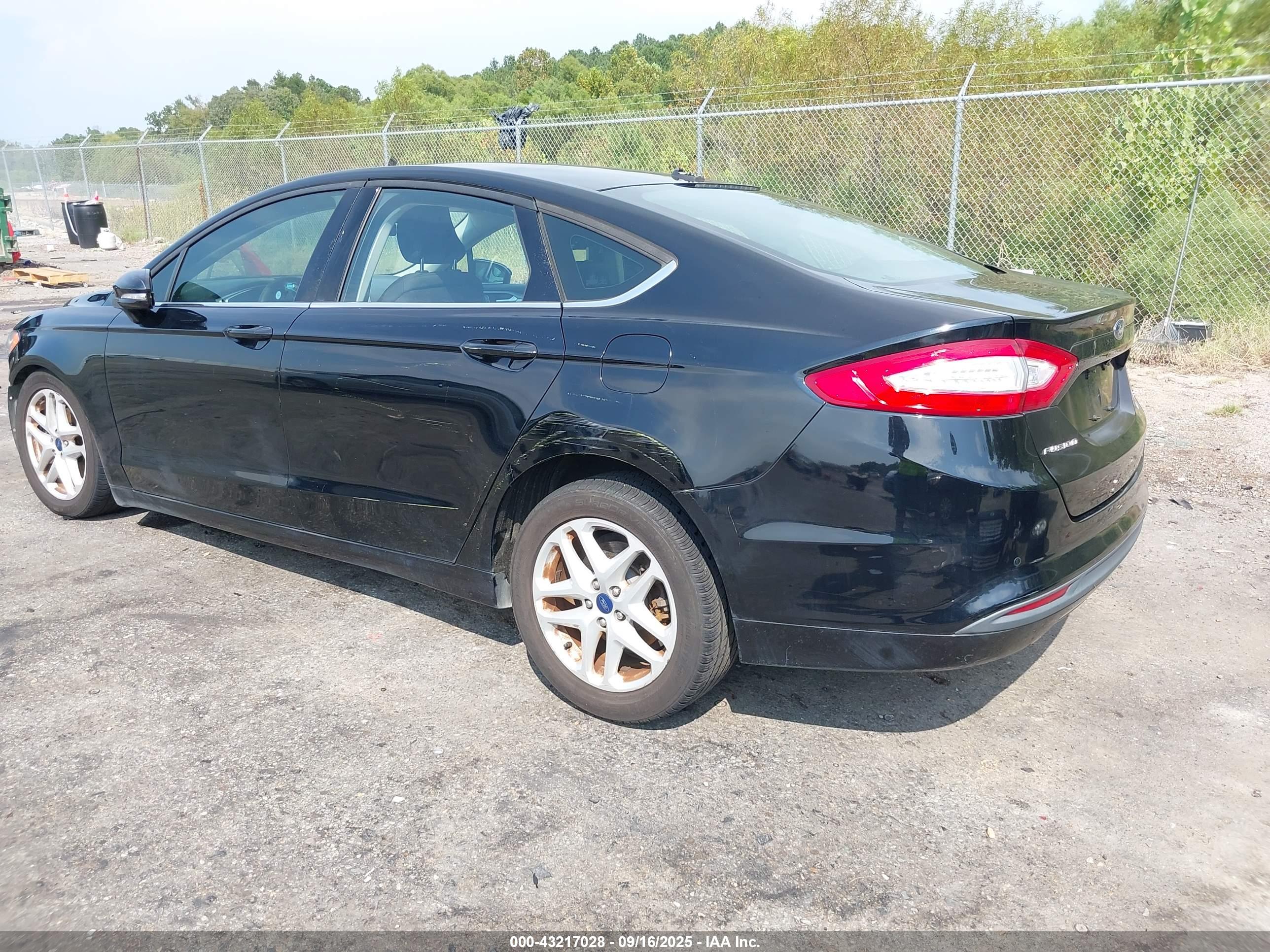 FORD FUSION image 3
