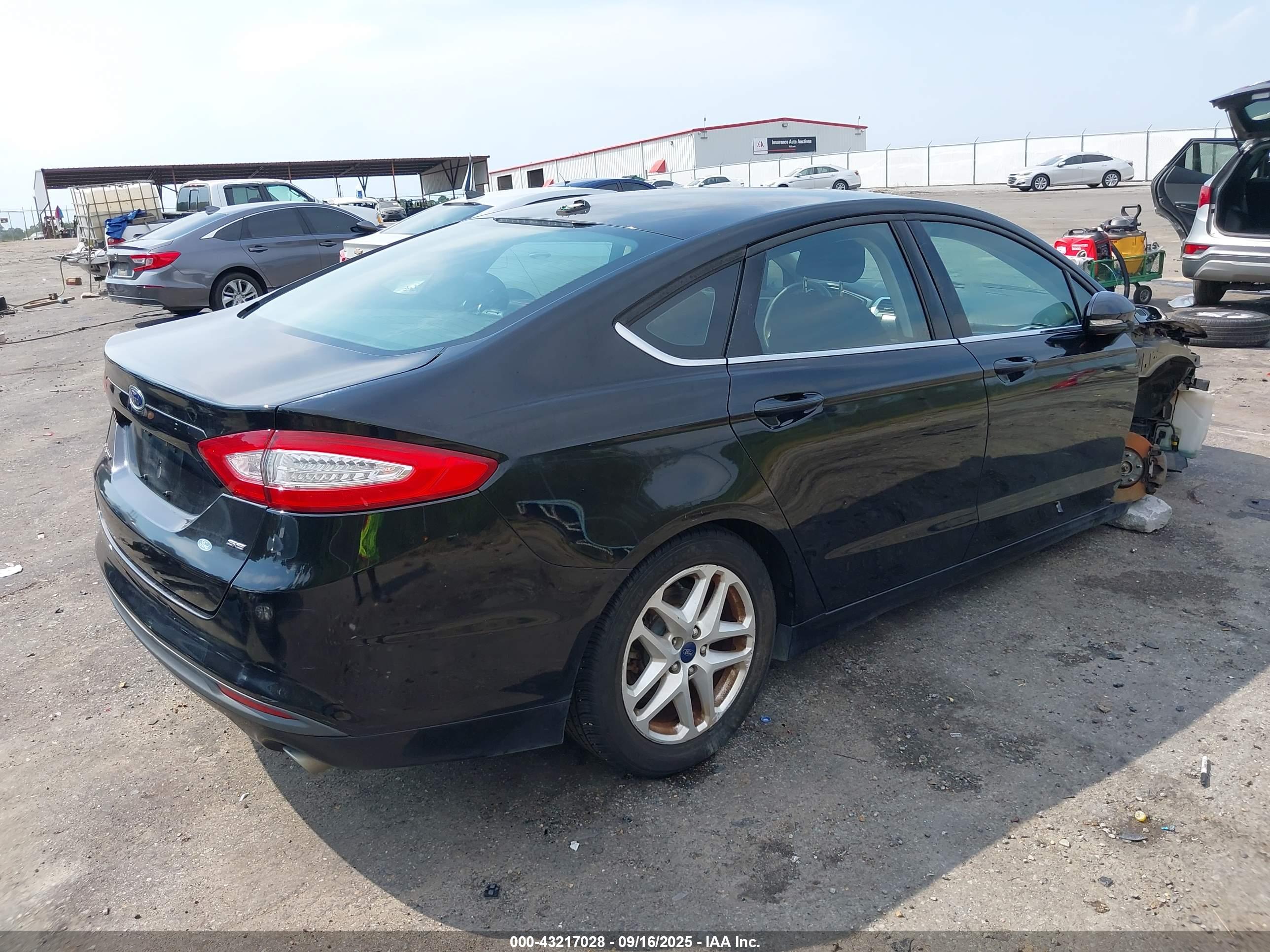 FORD FUSION image 4