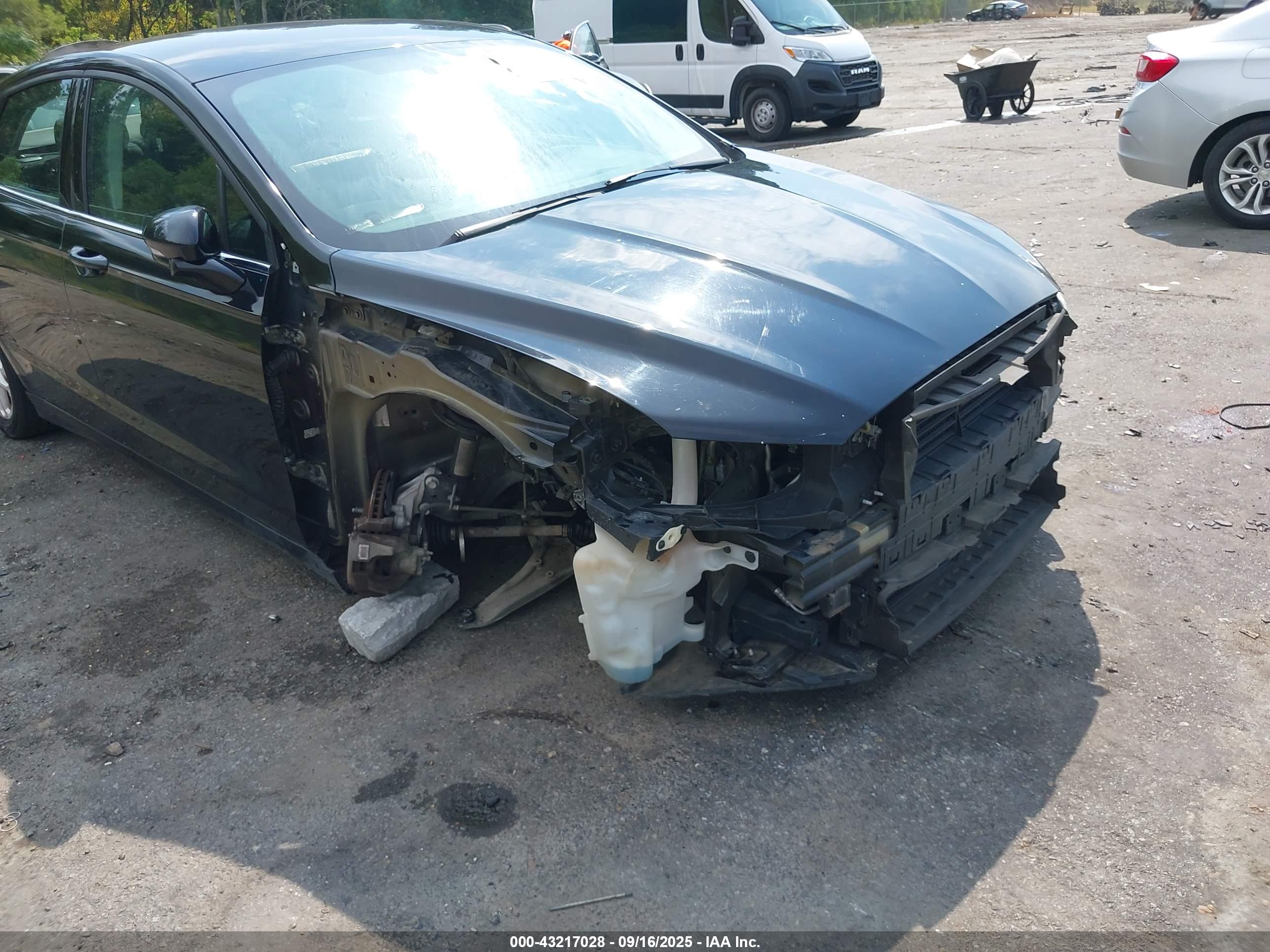FORD FUSION image 6