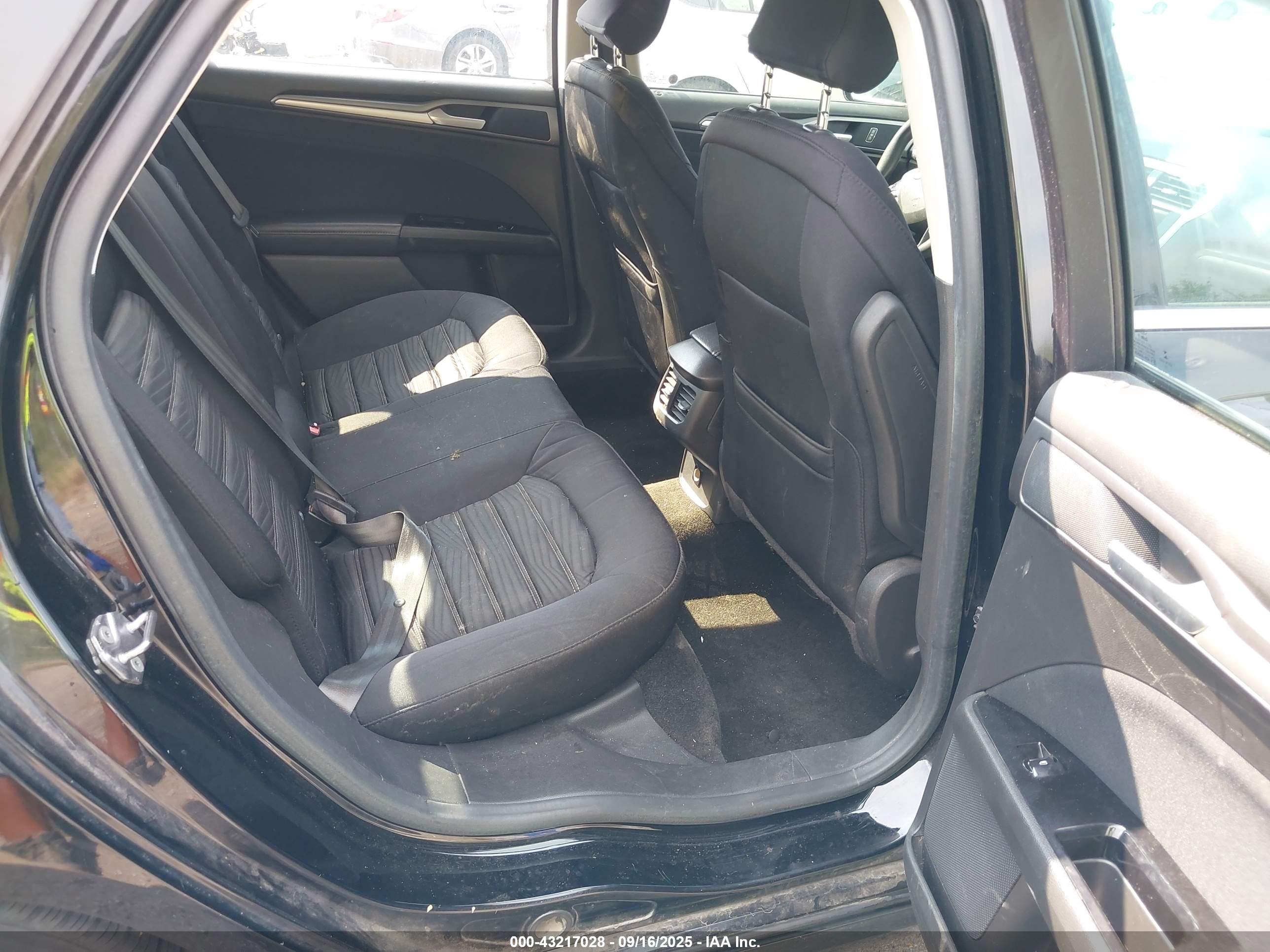 FORD FUSION image 8