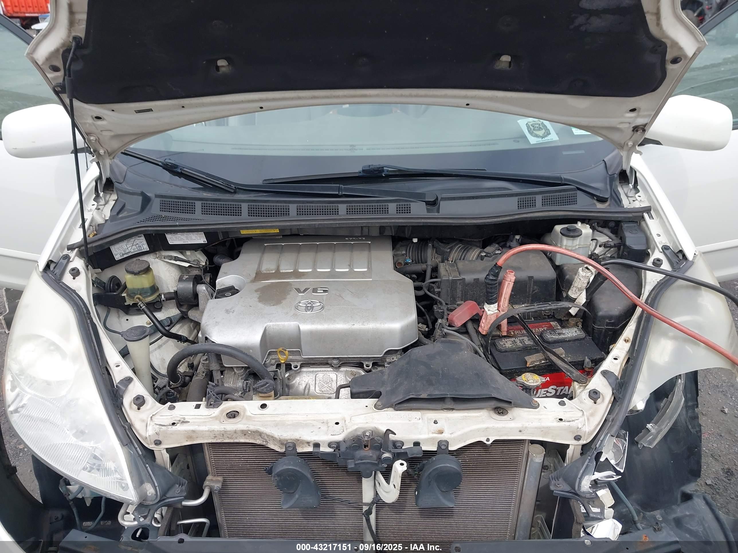 TOYOTA SIENNA image 10