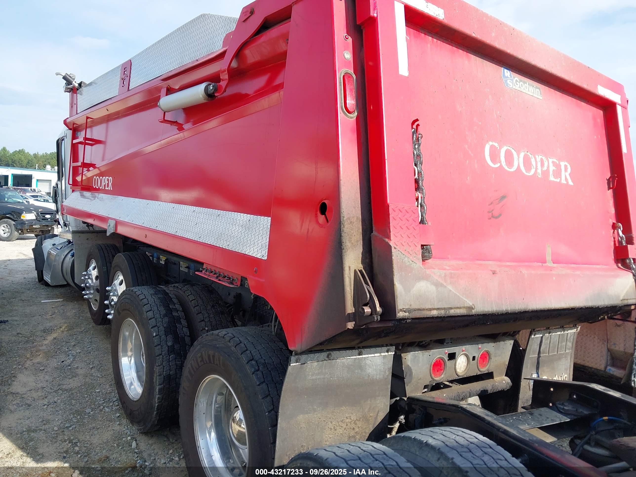 PETERBILT 567 image 3