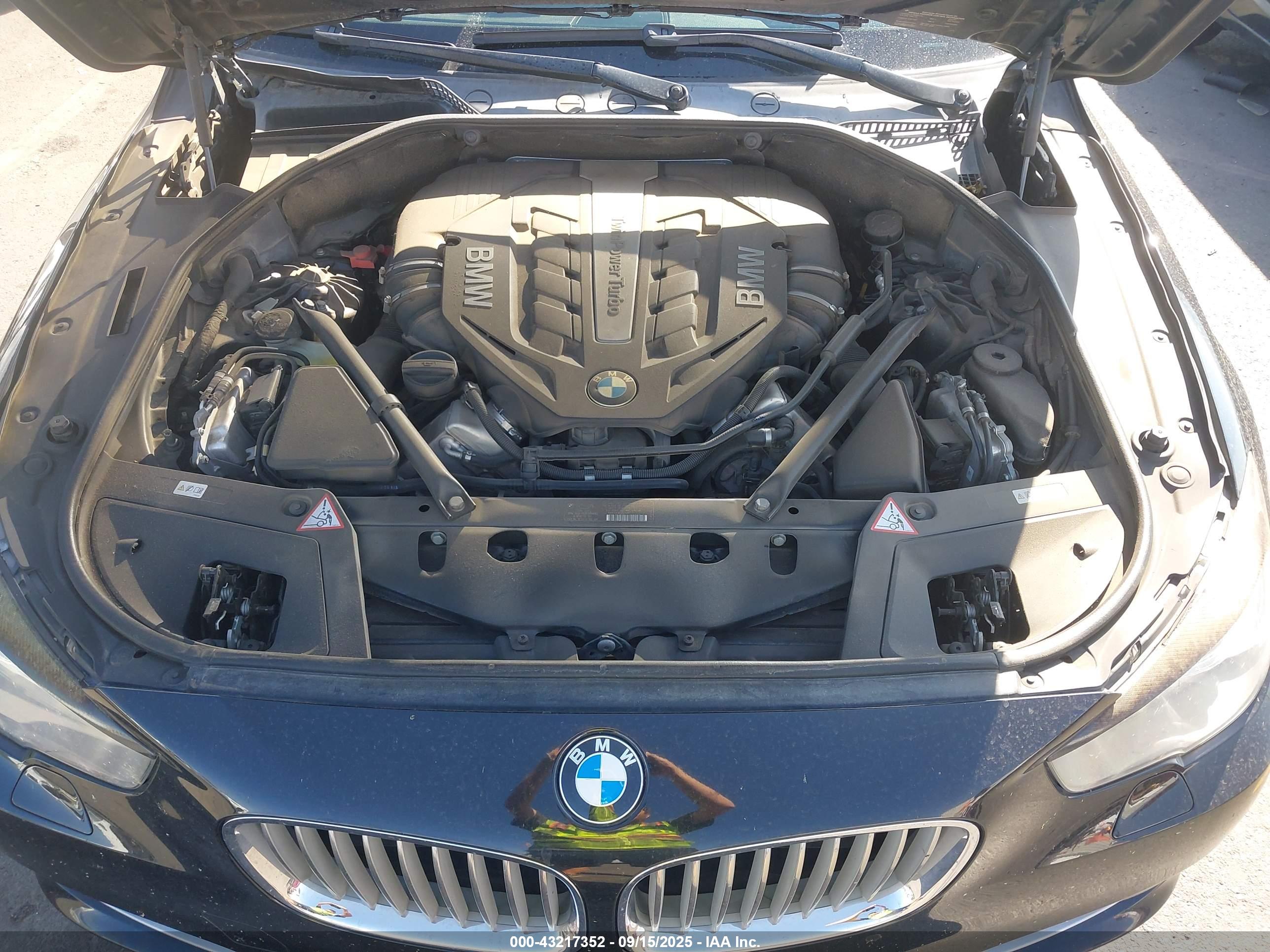 BMW 550I image 10