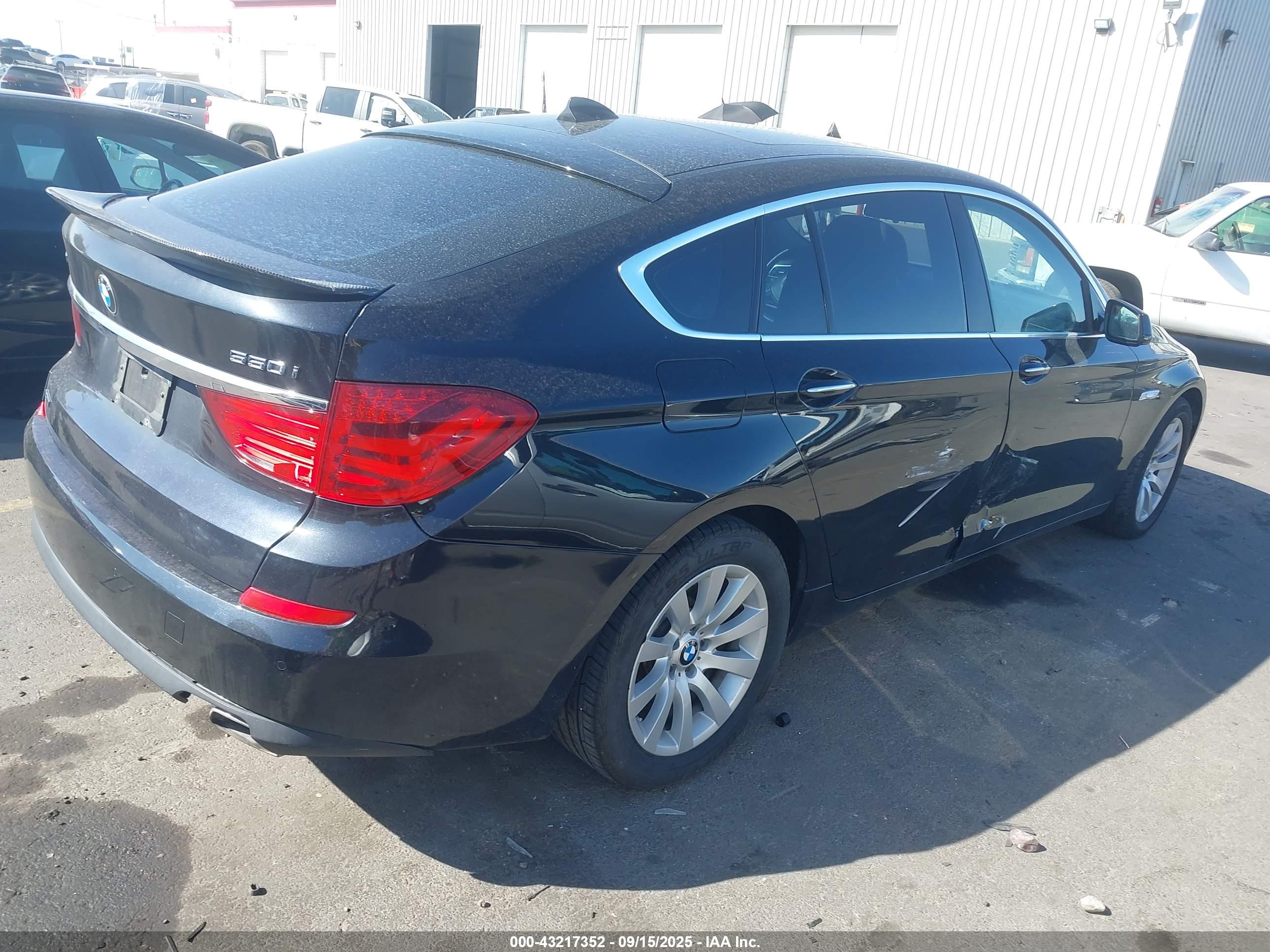 BMW 550I image 4