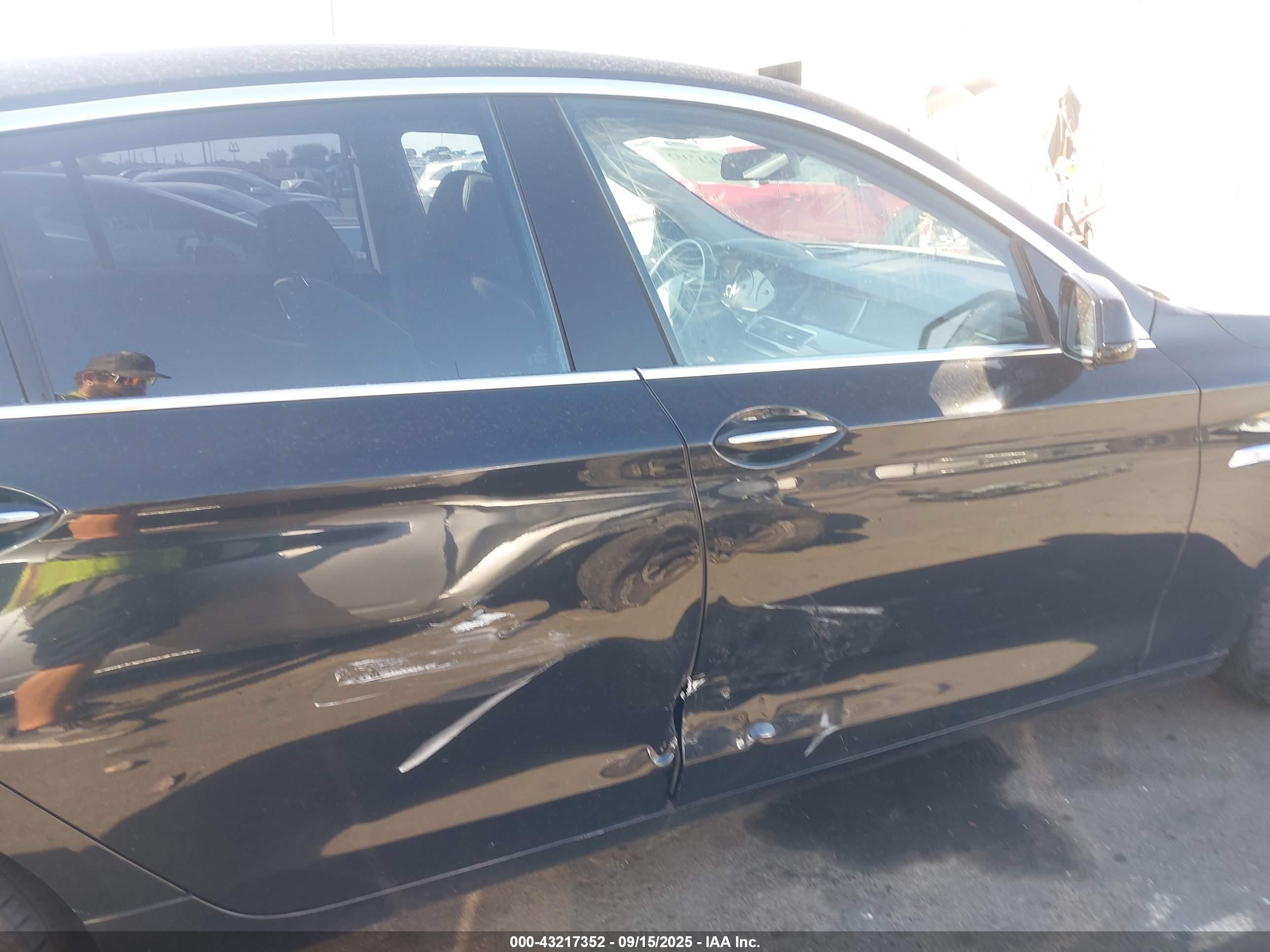 BMW 550I image 6