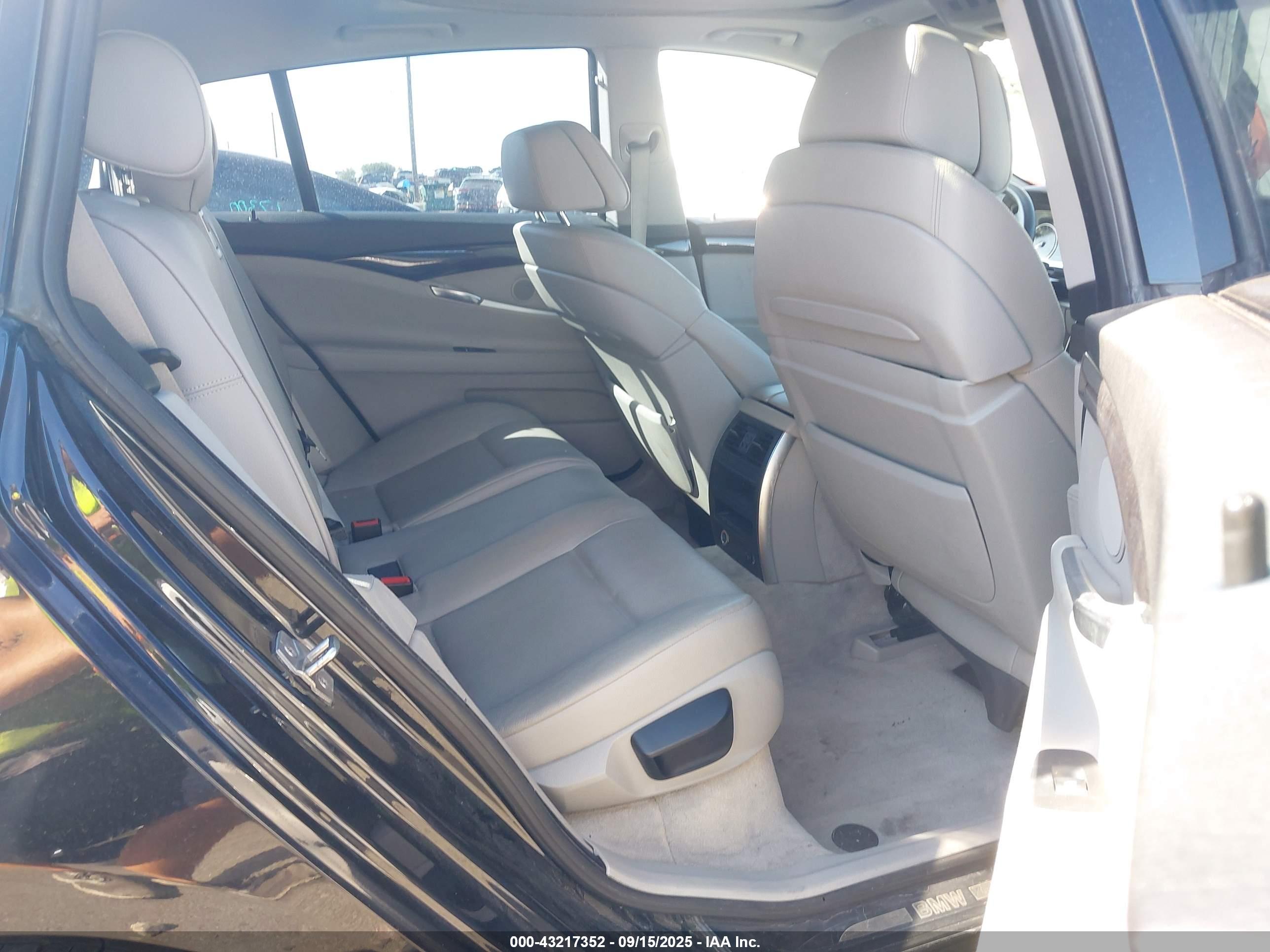 BMW 550I image 8