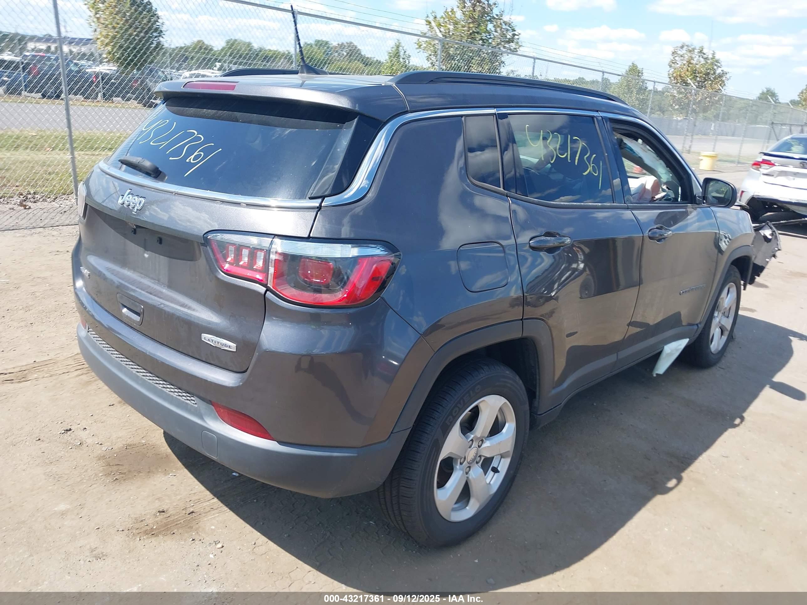 JEEP COMPASS image 4