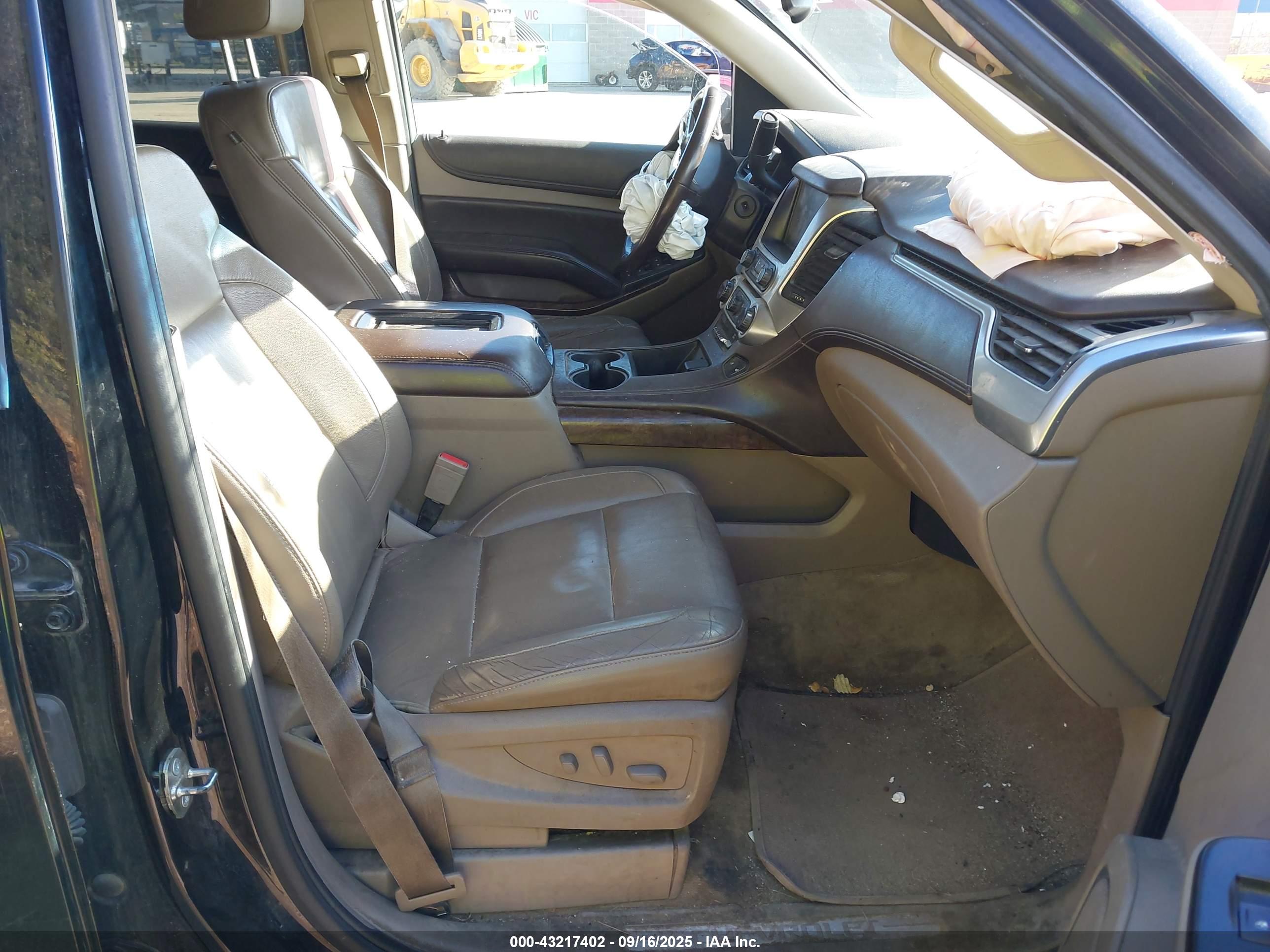 CHEVROLET SUBURBAN image 5