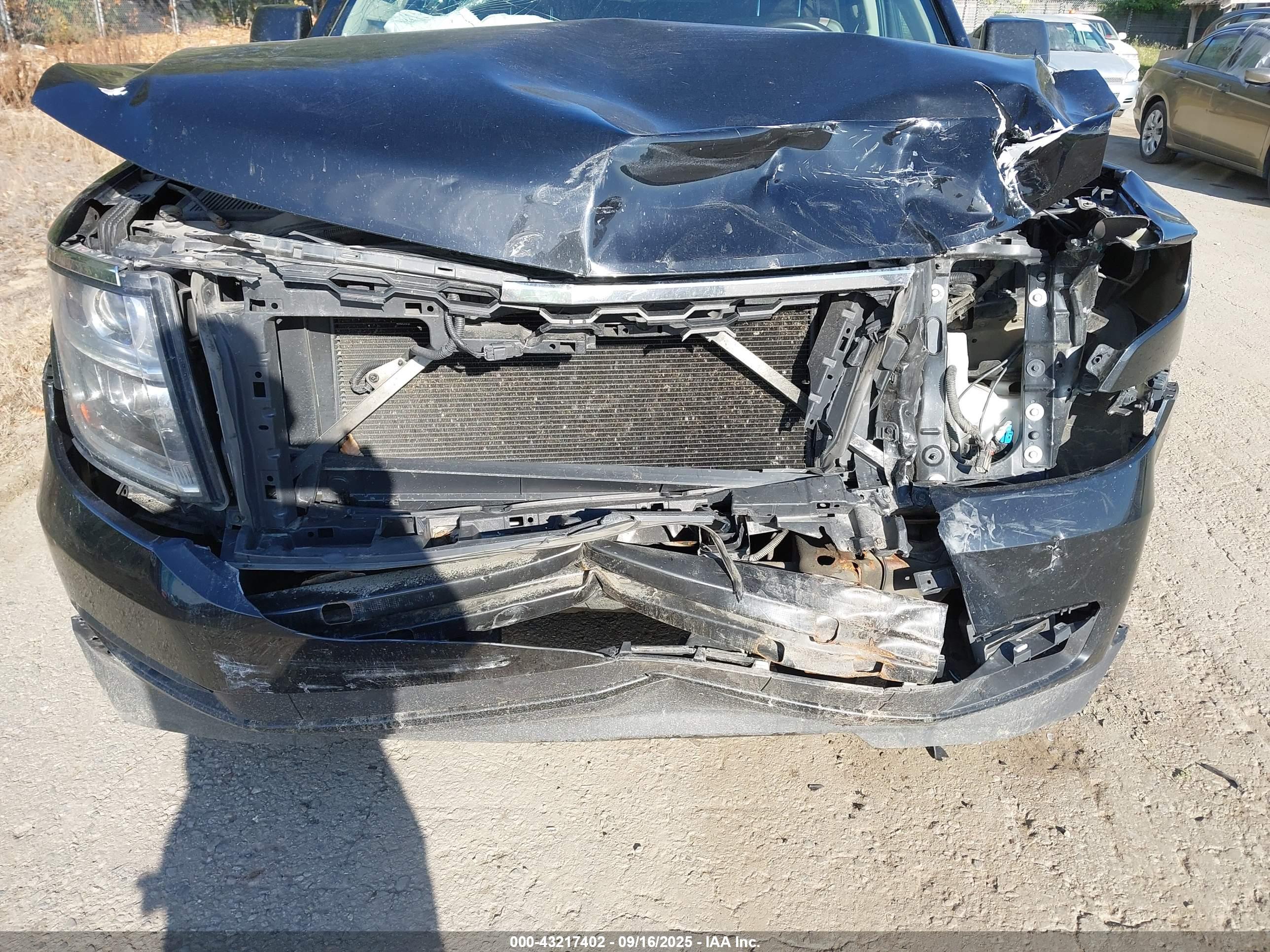 CHEVROLET SUBURBAN image 6