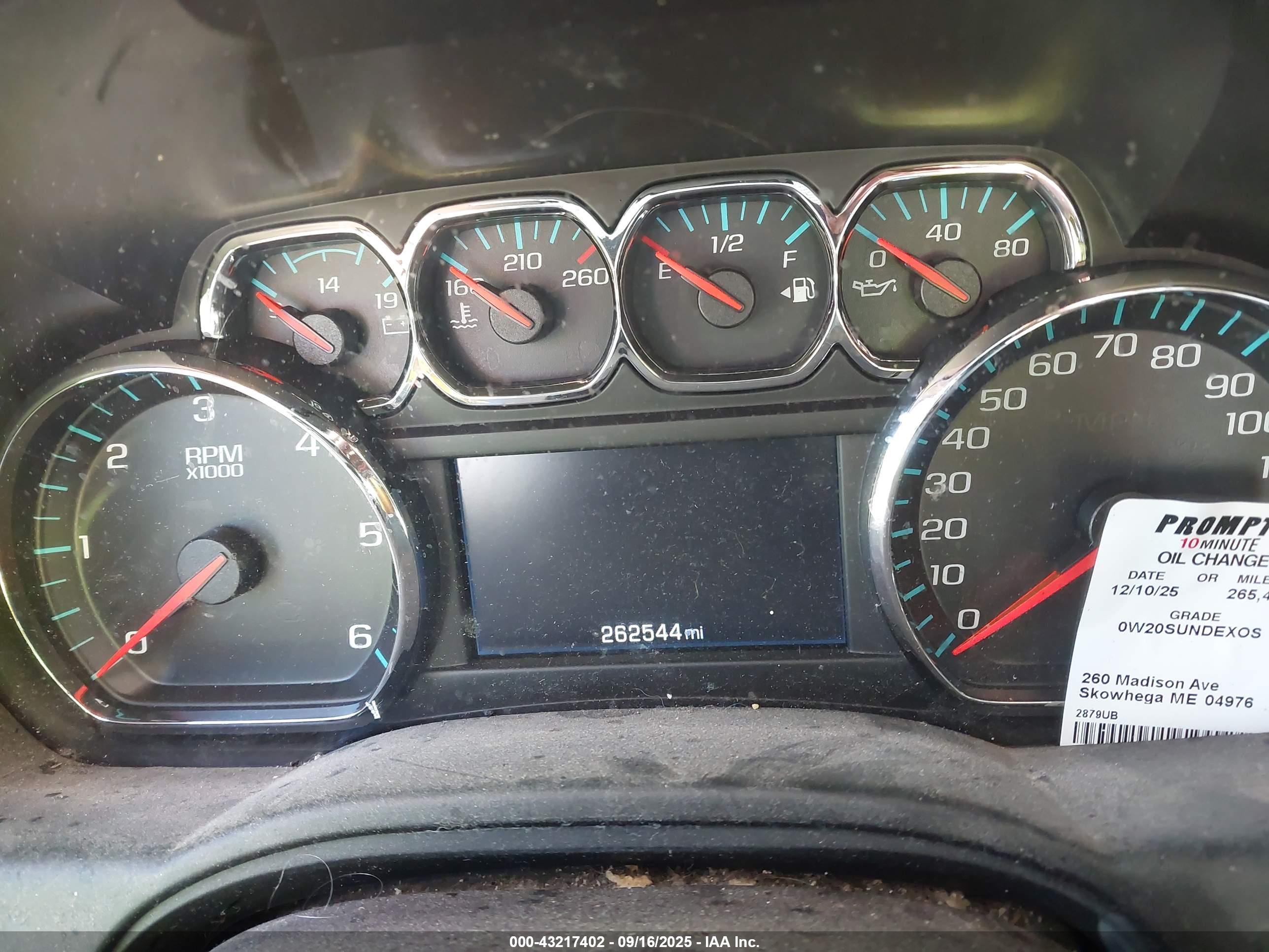 CHEVROLET SUBURBAN image 7