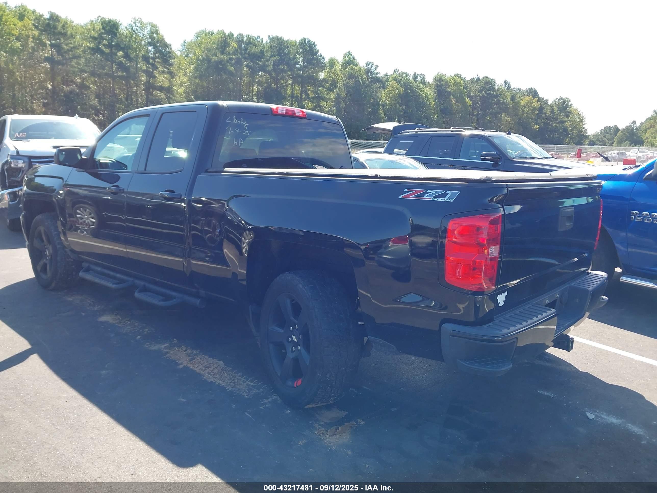 CHEVROLET SILVERADO image 3