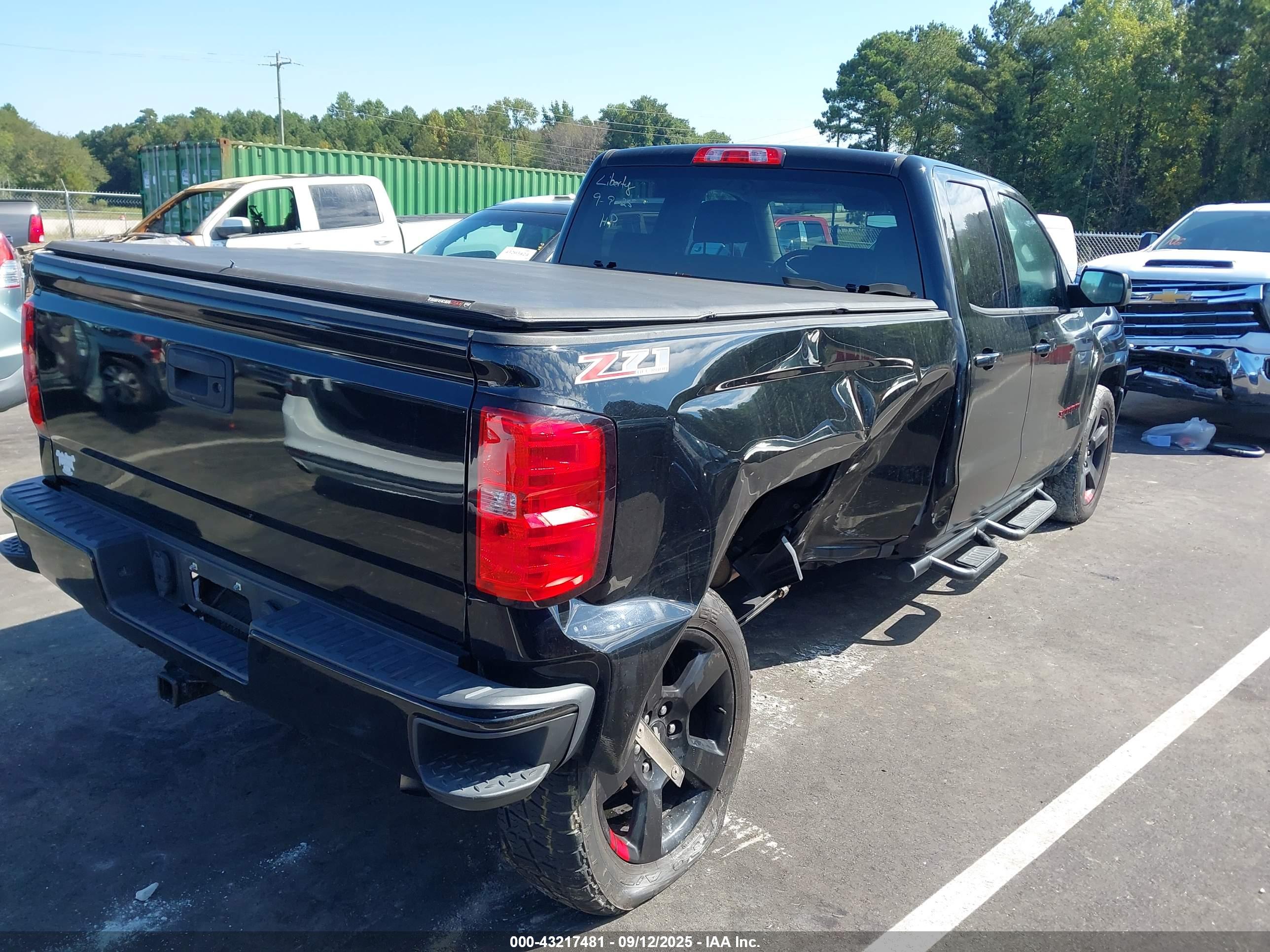 CHEVROLET SILVERADO image 4