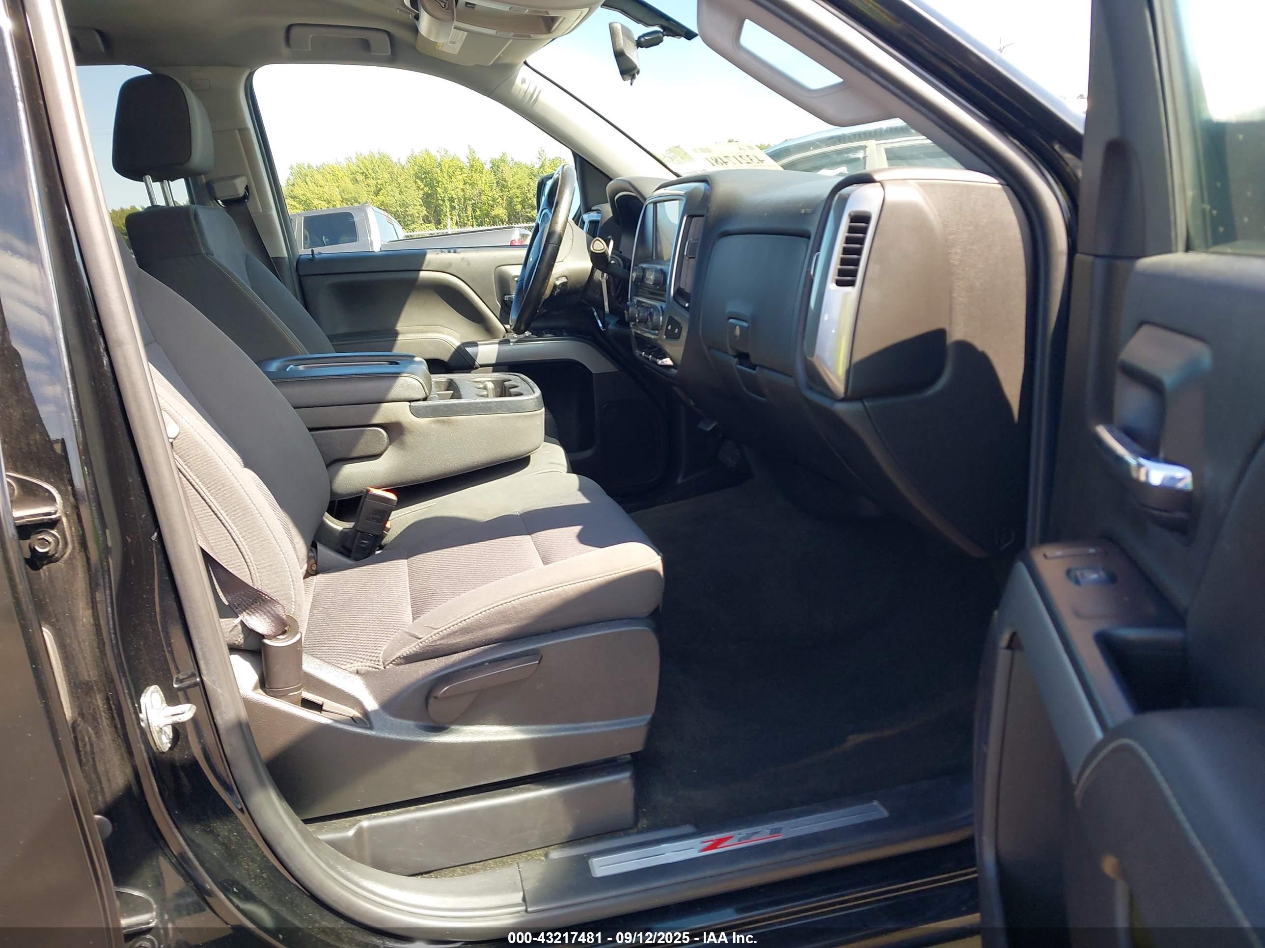 CHEVROLET SILVERADO image 5
