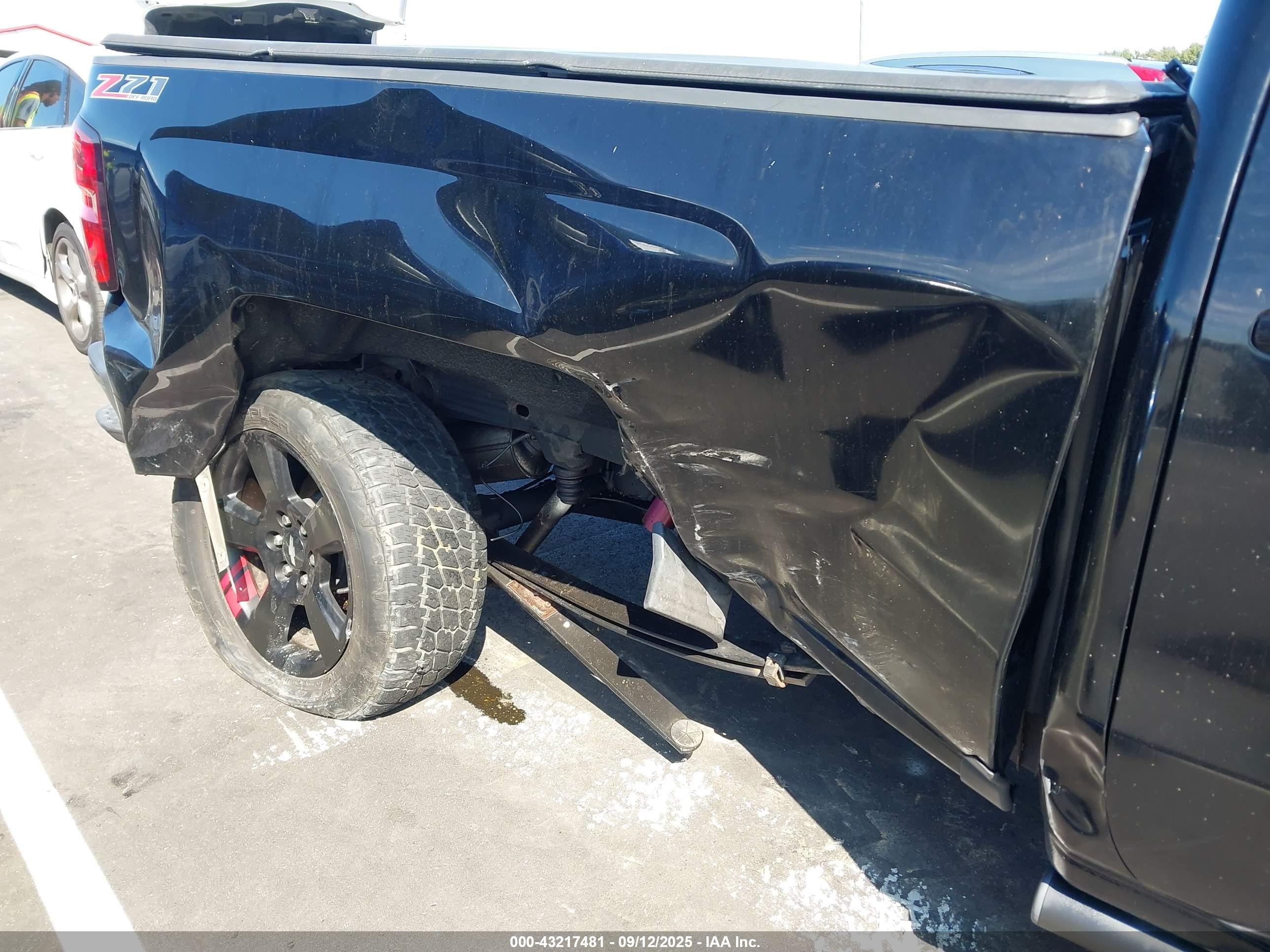 CHEVROLET SILVERADO image 6