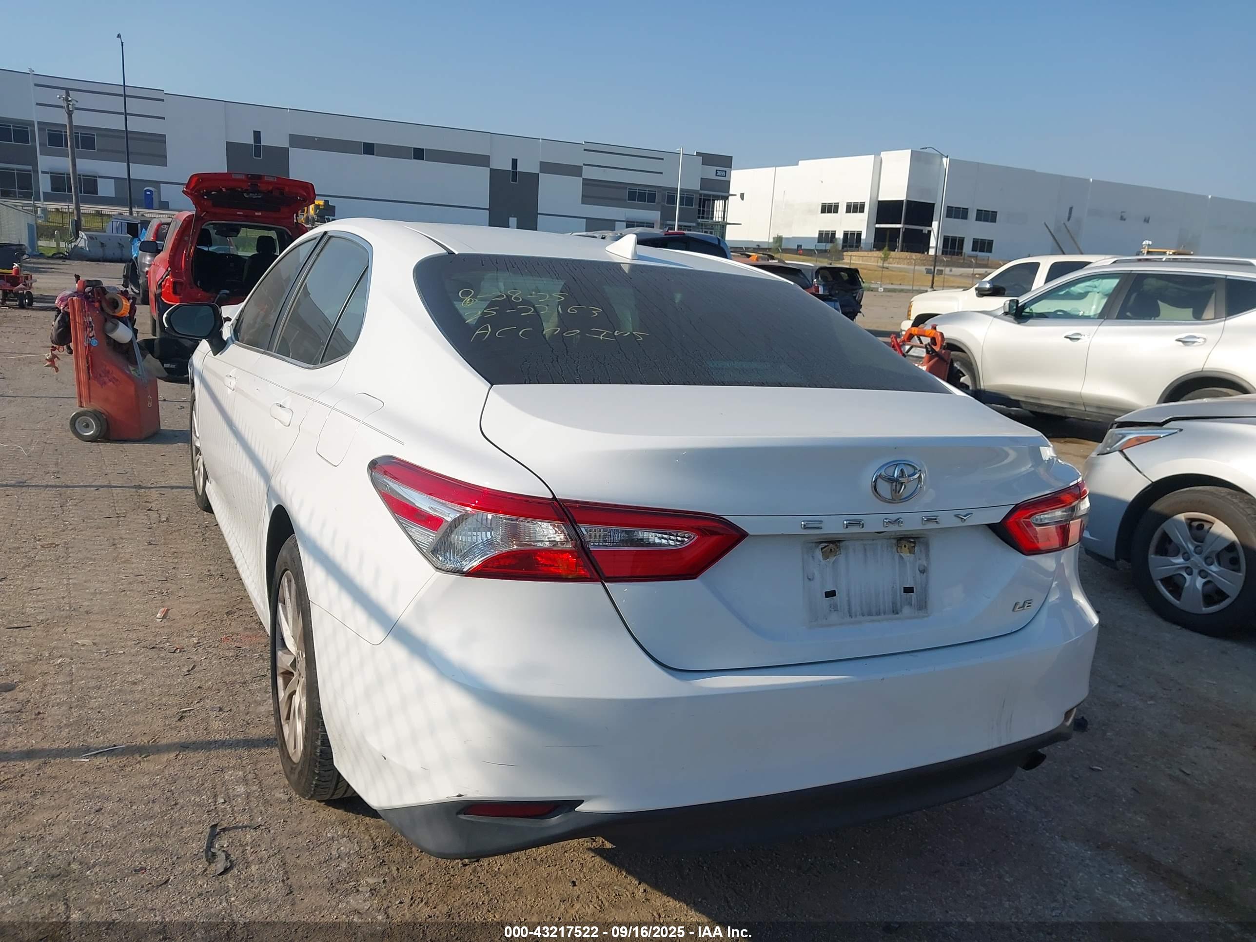 TOYOTA CAMRY image 3
