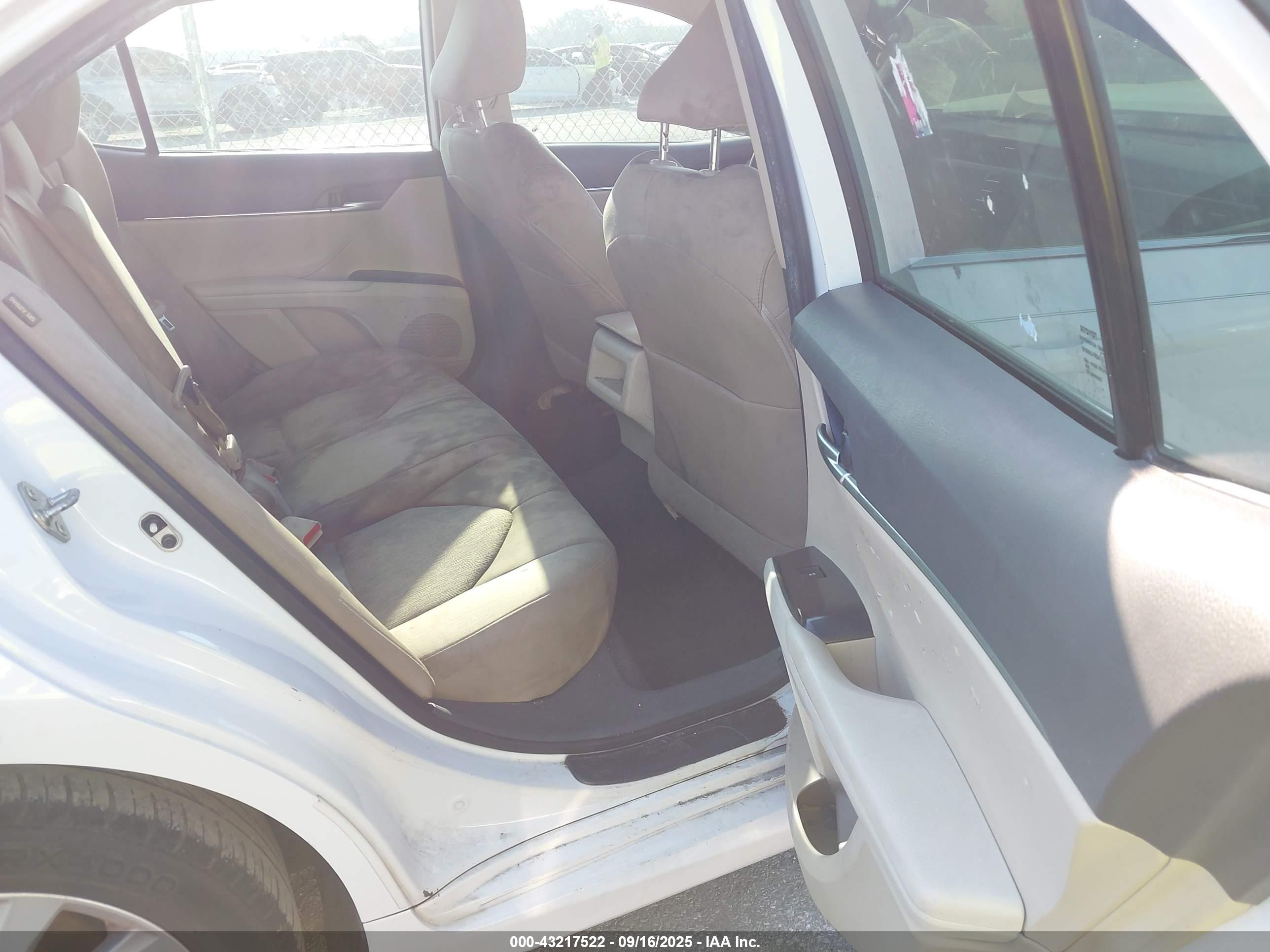 TOYOTA CAMRY image 8