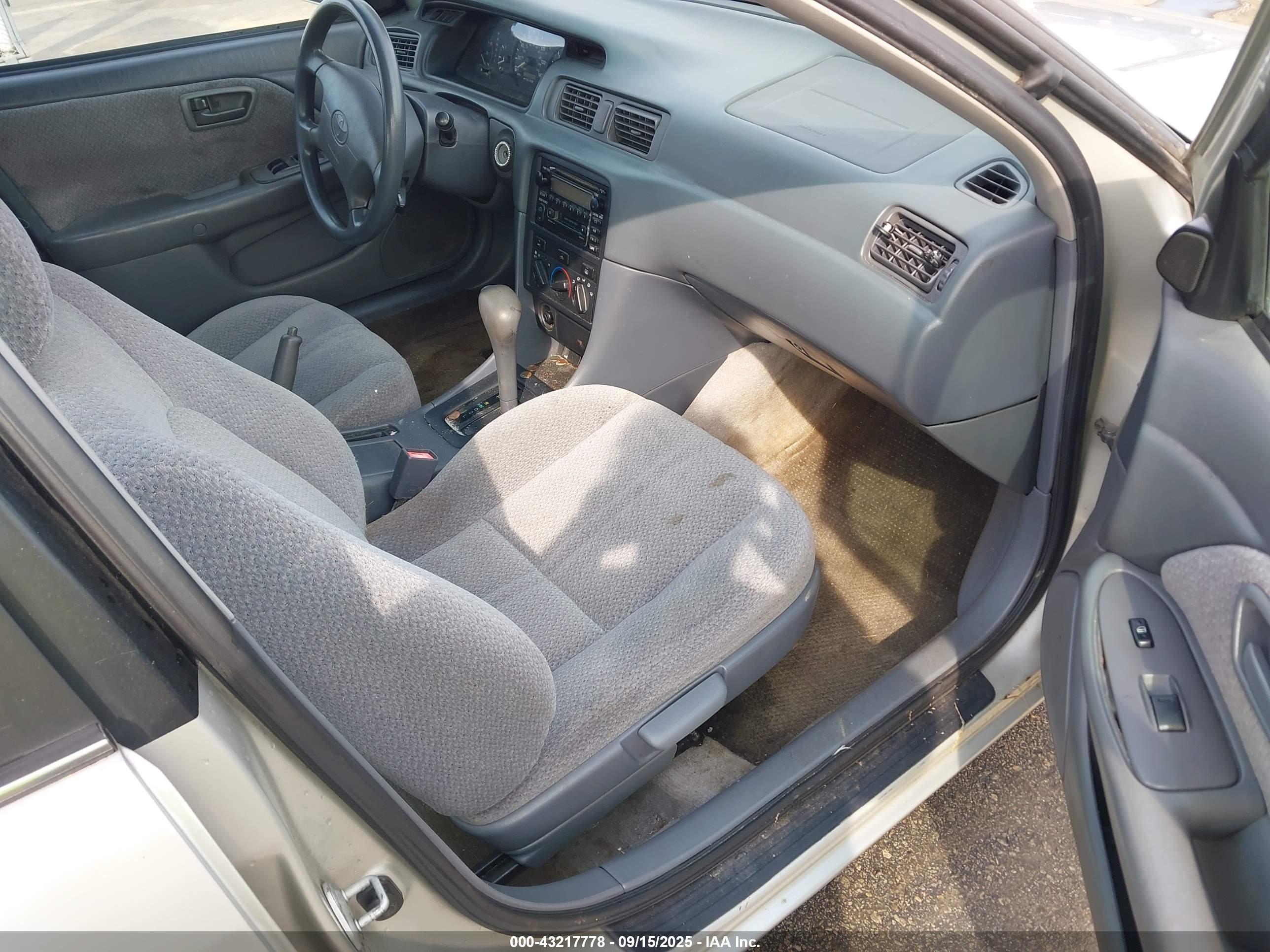 TOYOTA CAMRY image 5