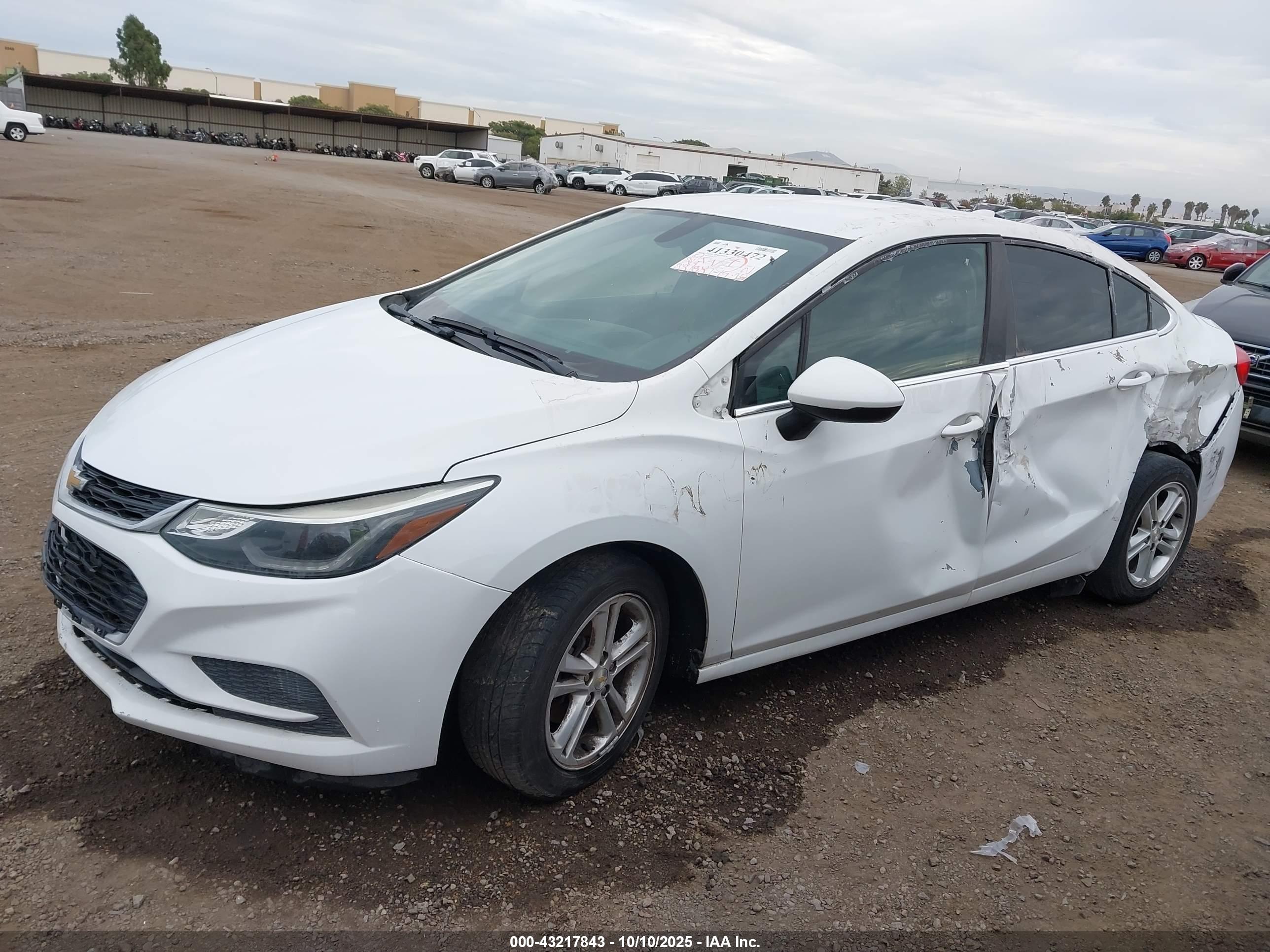 CHEVROLET CRUZE image 2