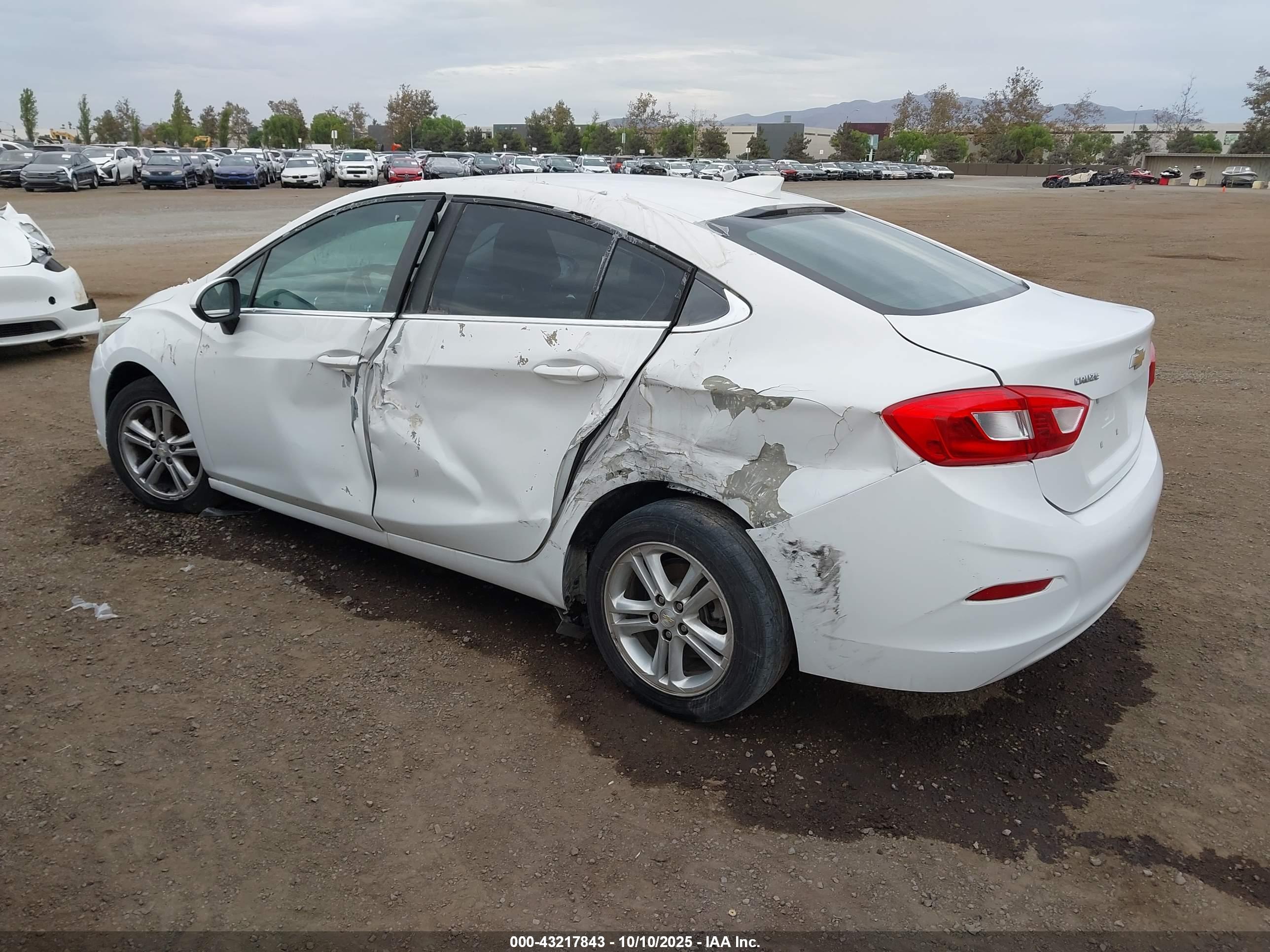 CHEVROLET CRUZE image 3