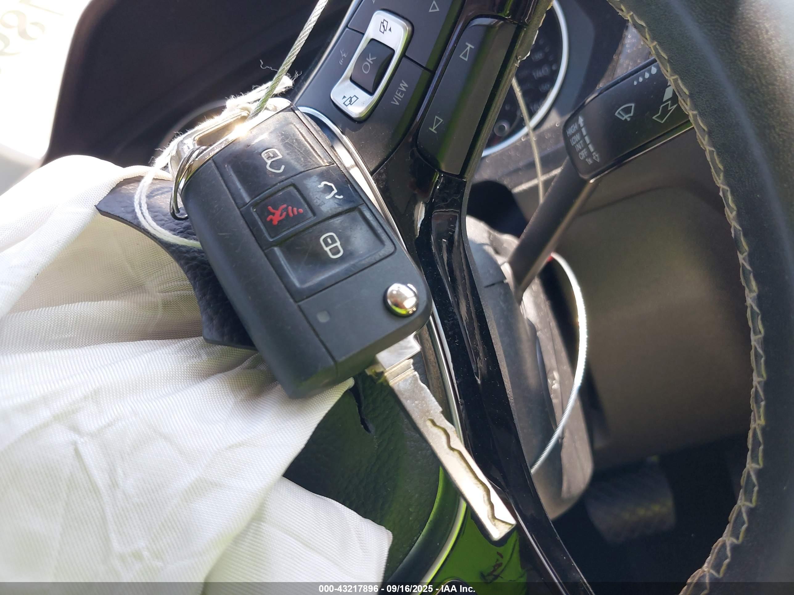 VOLKSWAGEN TIGUAN image 11