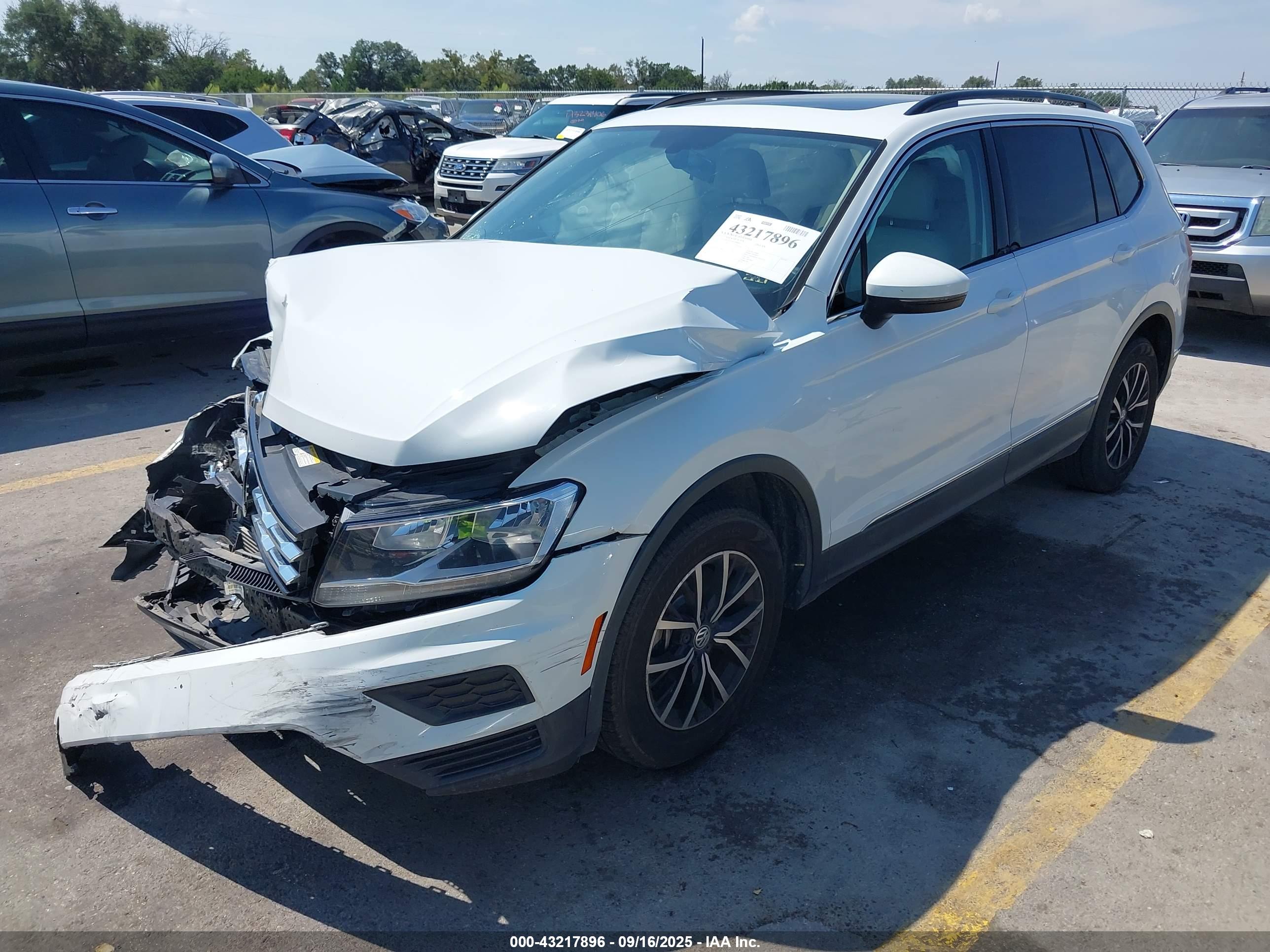 VOLKSWAGEN TIGUAN image 2