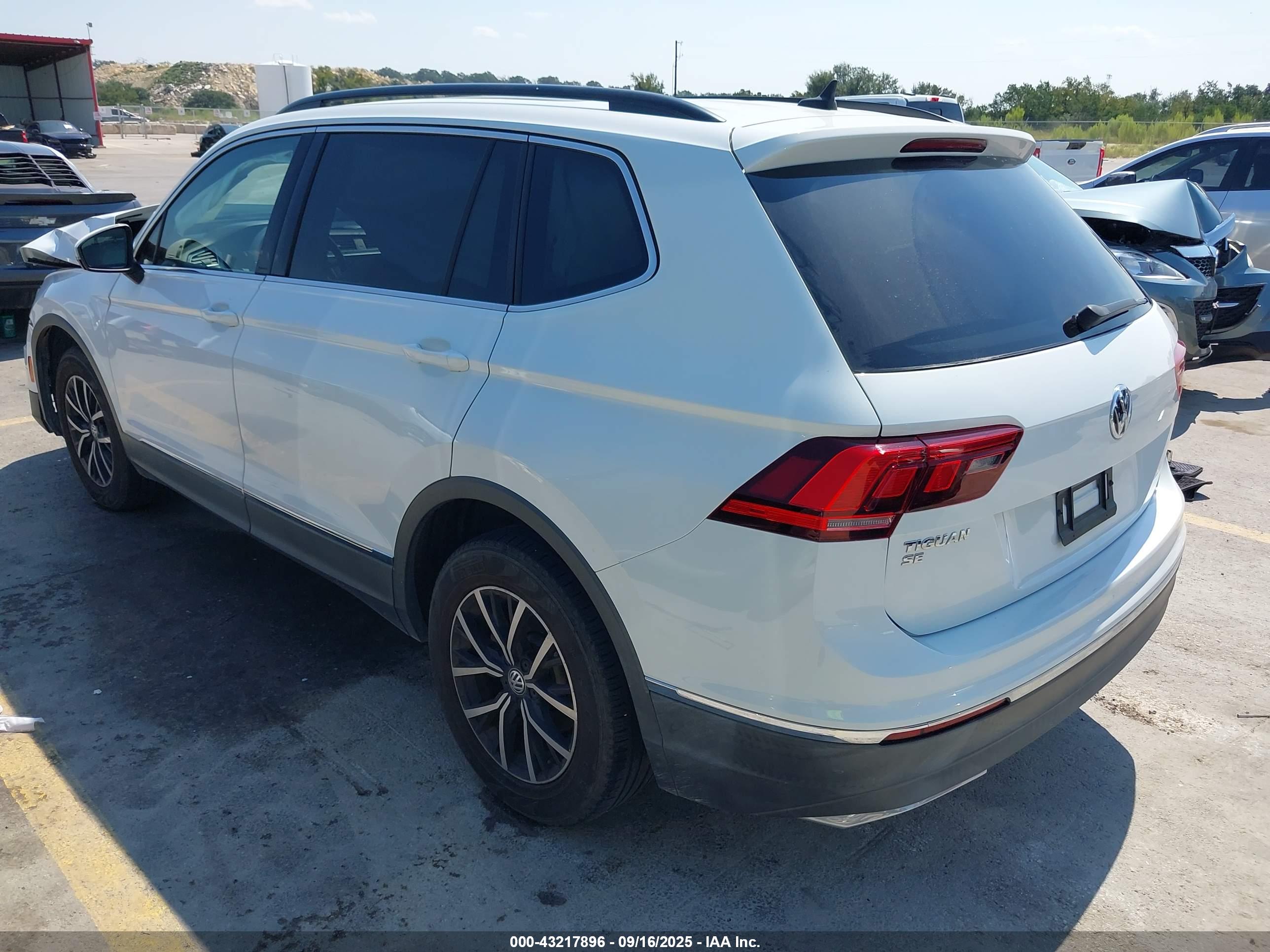 VOLKSWAGEN TIGUAN image 3