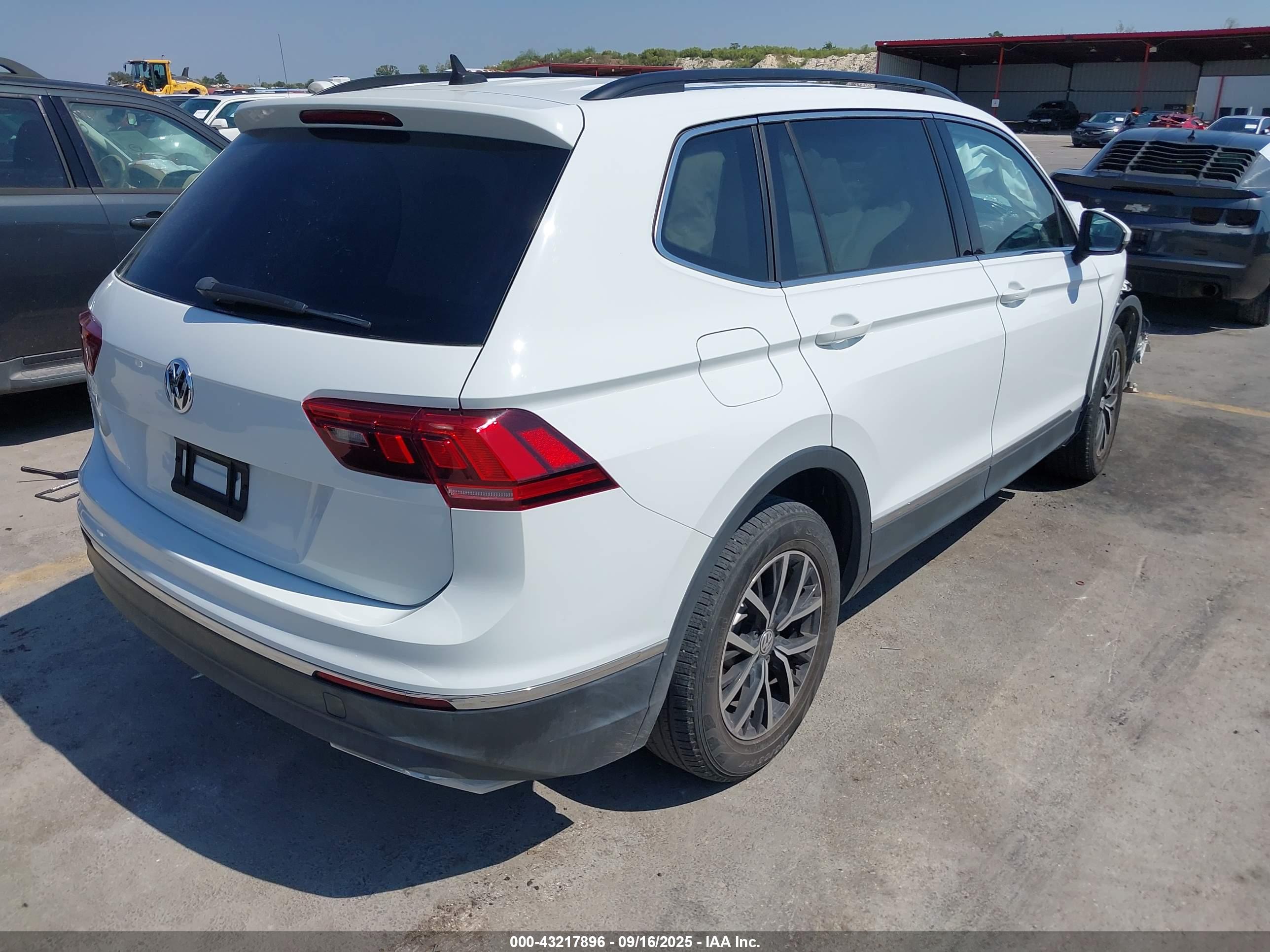 VOLKSWAGEN TIGUAN image 4