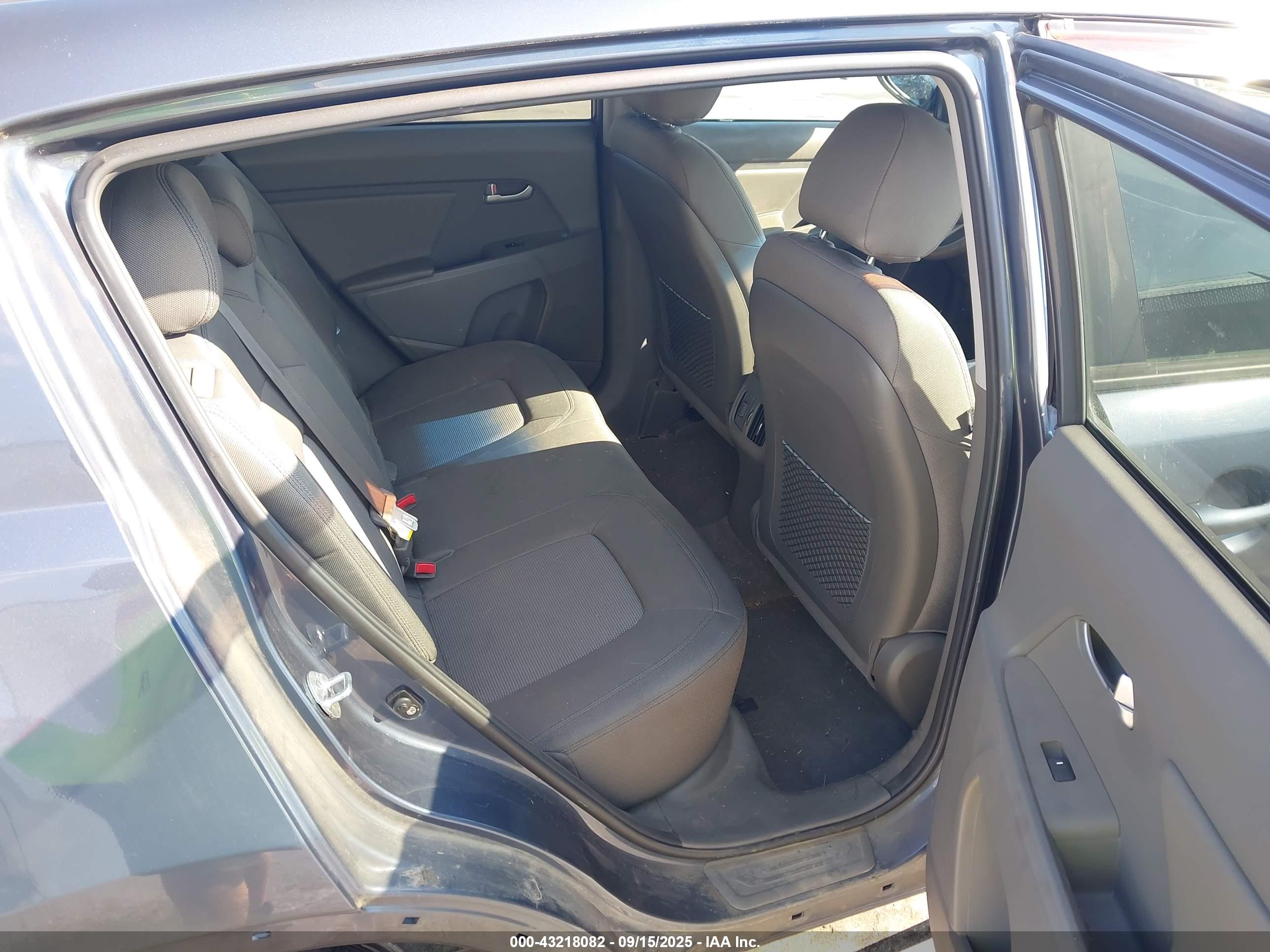 KIA SPORTAGE image 8