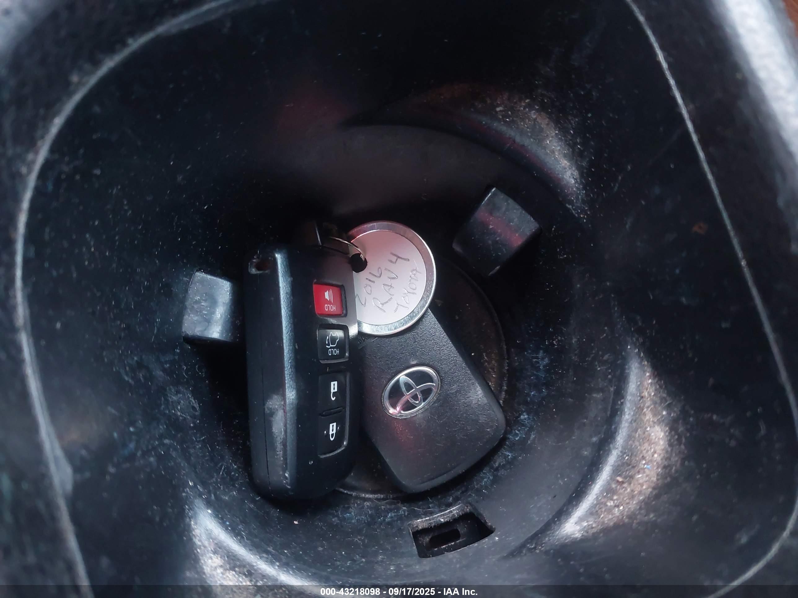 TOYOTA RAV4 image 11