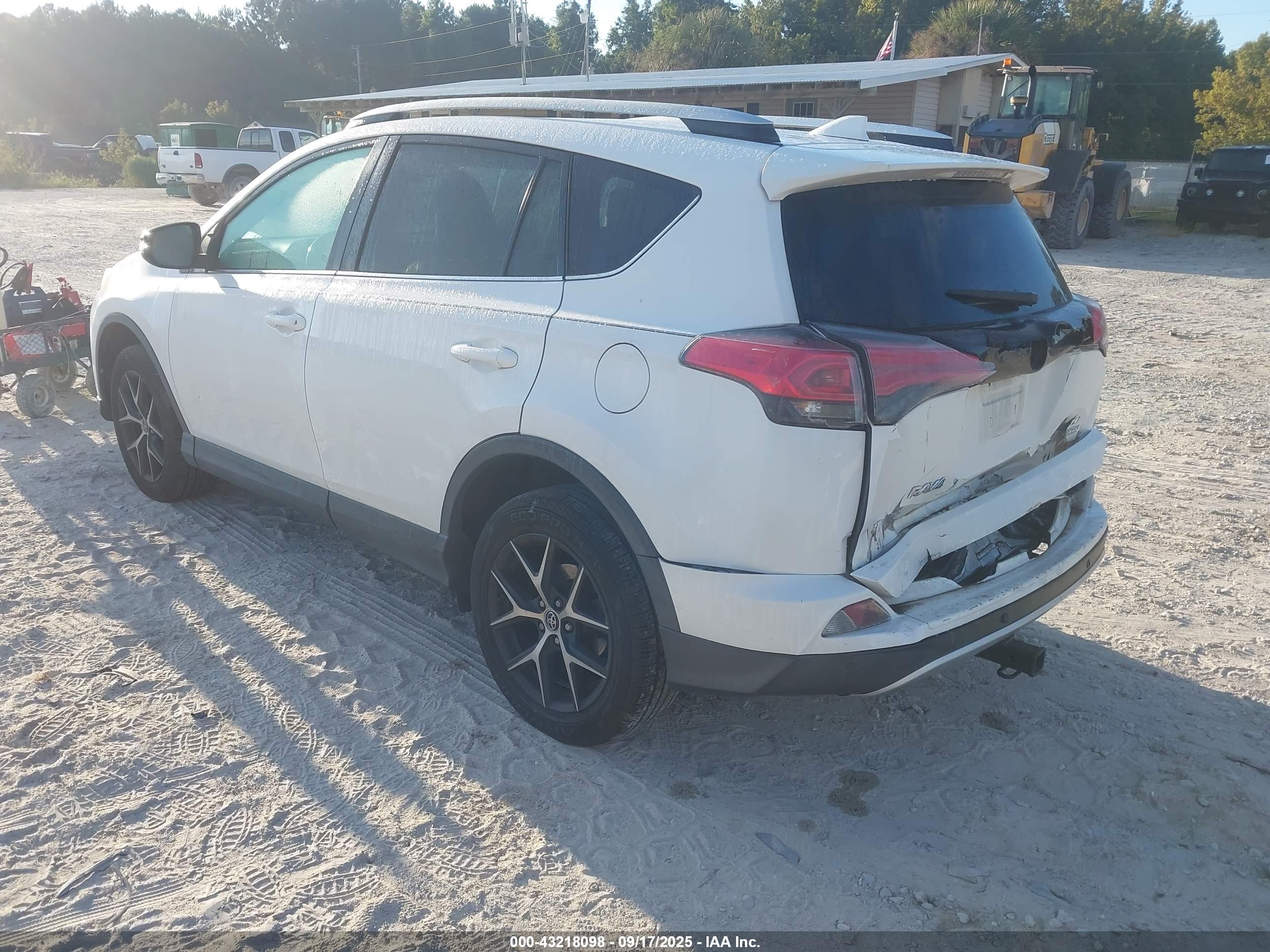 TOYOTA RAV4 image 3