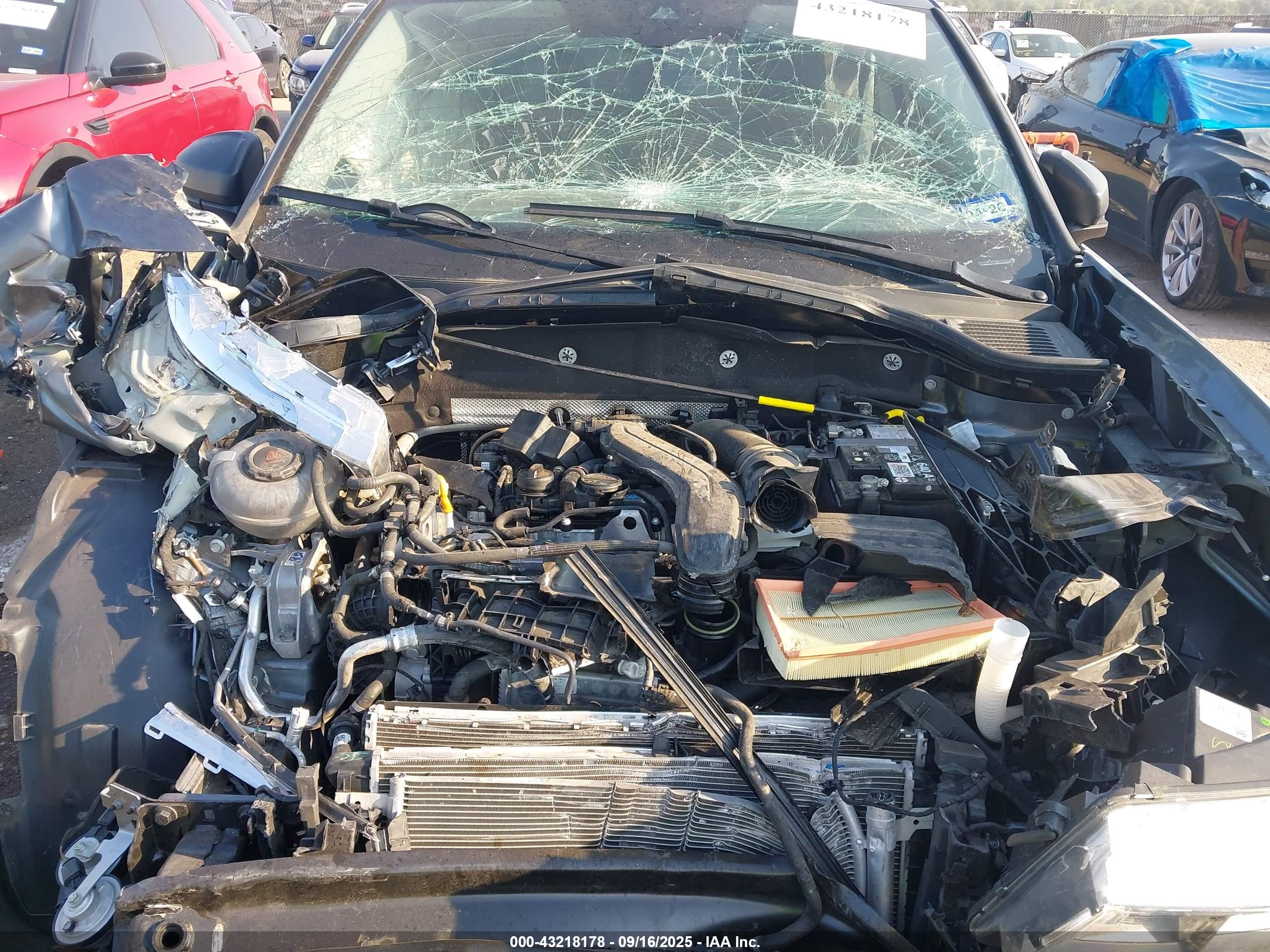 VOLKSWAGEN TAOS image 10