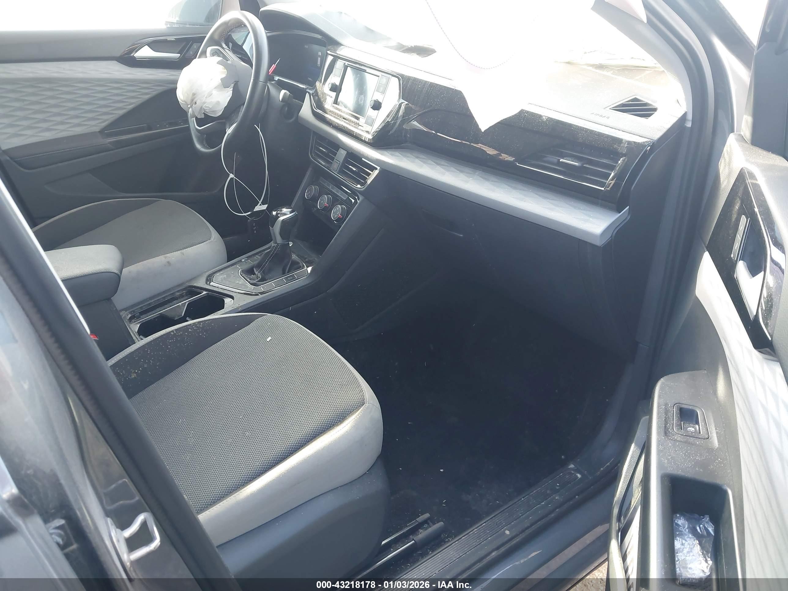VOLKSWAGEN TAOS image 5