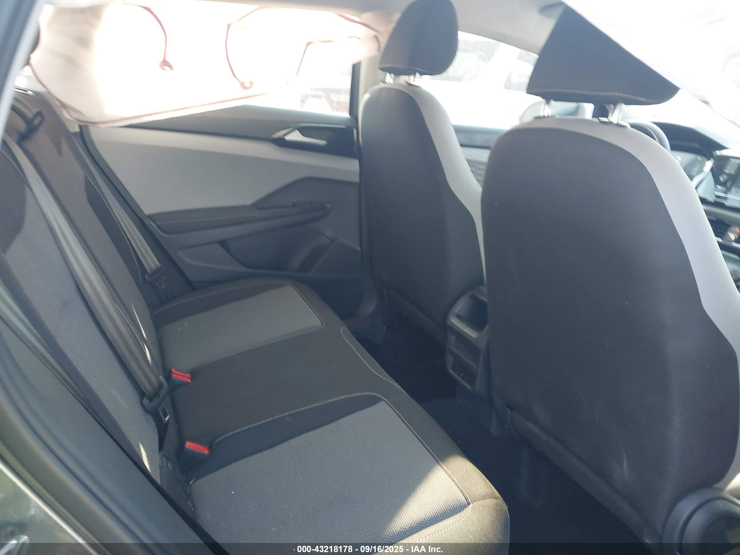 VOLKSWAGEN TAOS image 8