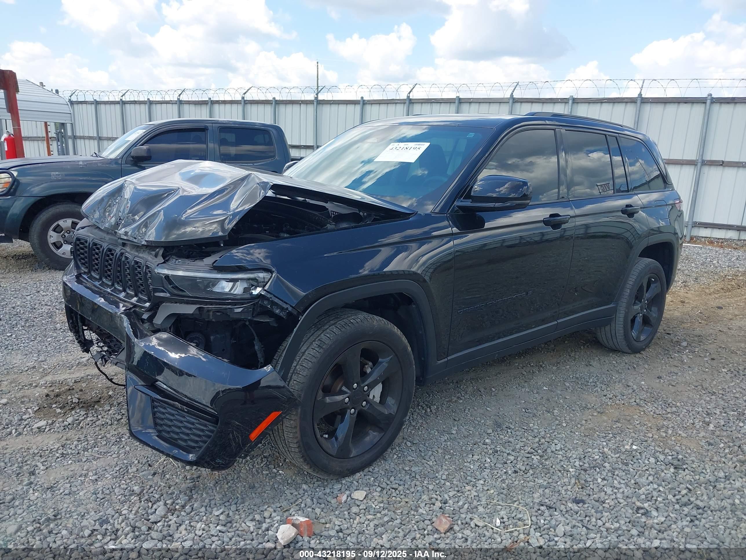 JEEP GRAND image 2