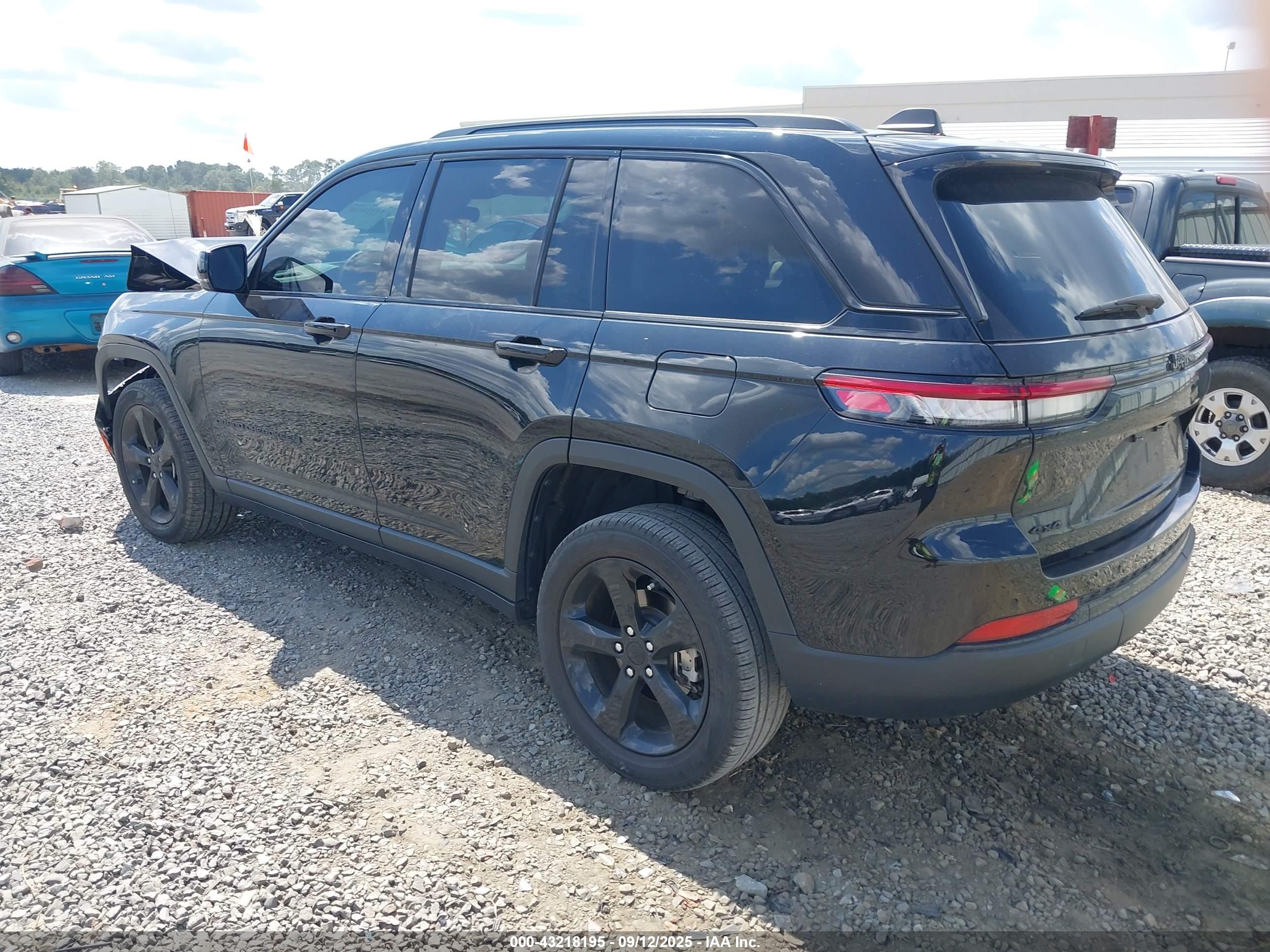 JEEP GRAND image 3