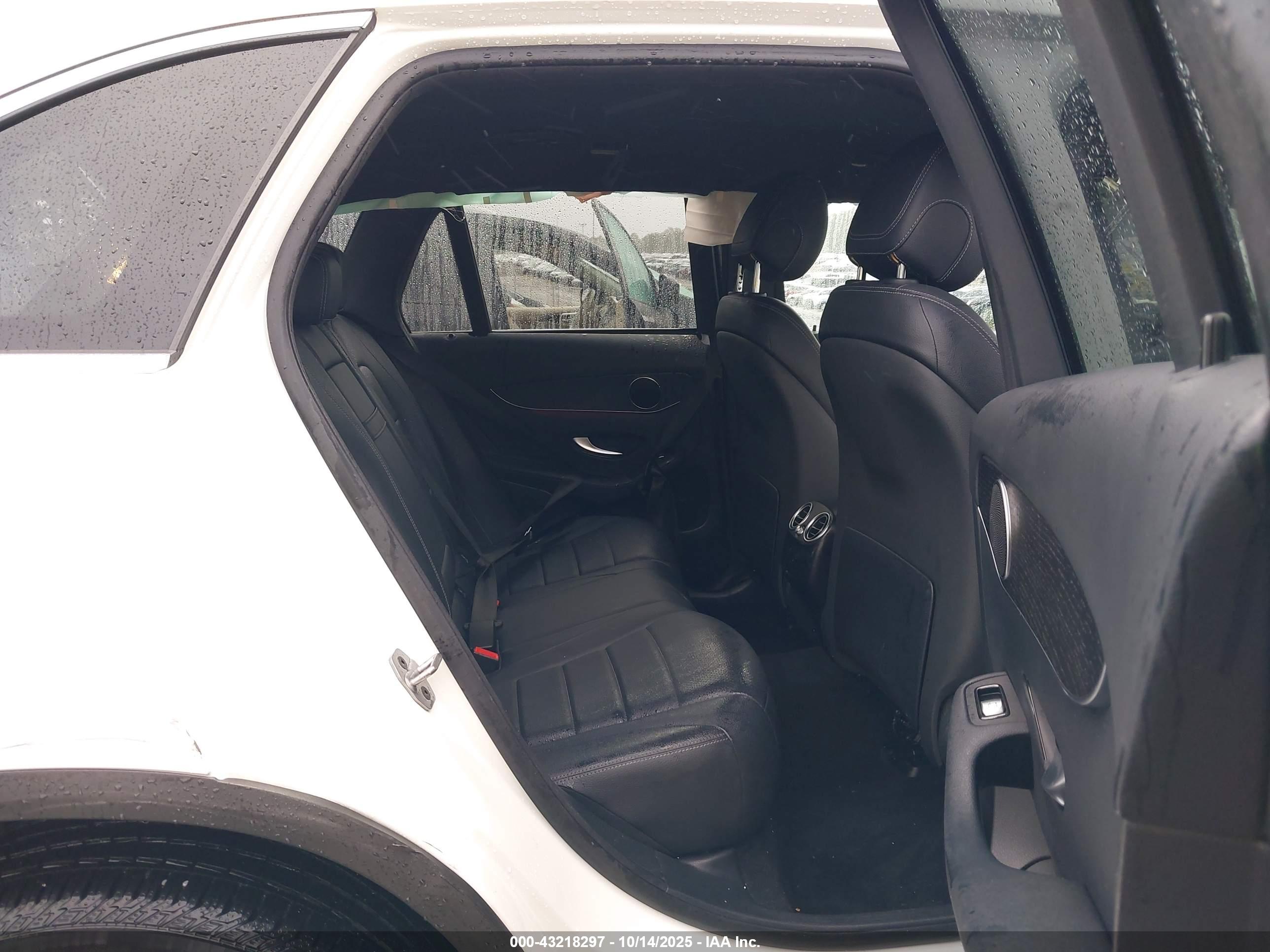 MERCEDES-BENZ GLC image 8