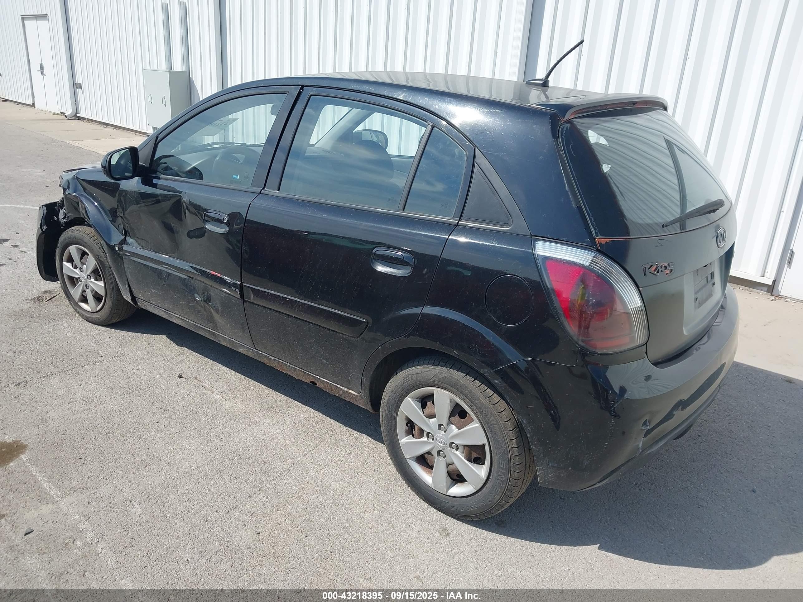 KIA RIO5 image 3