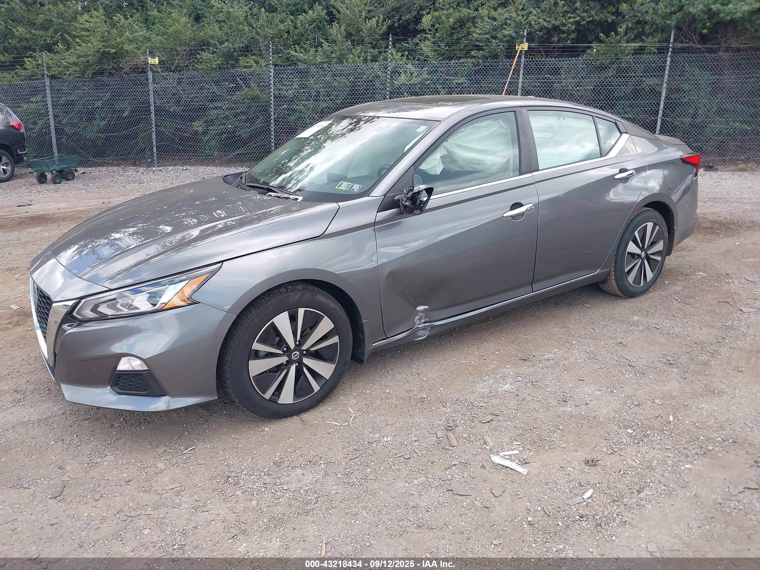 NISSAN ALTIMA image 2