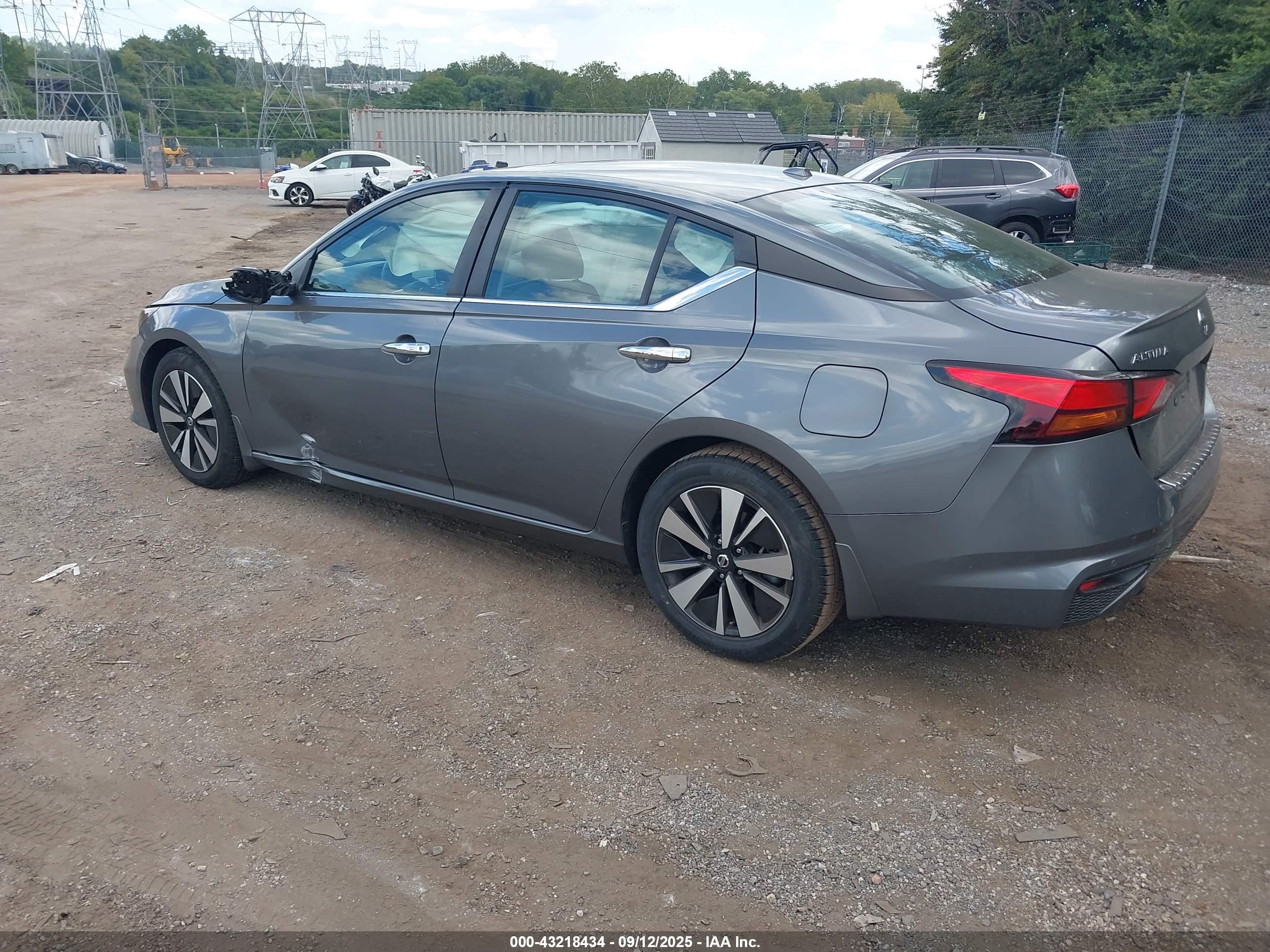 NISSAN ALTIMA image 3