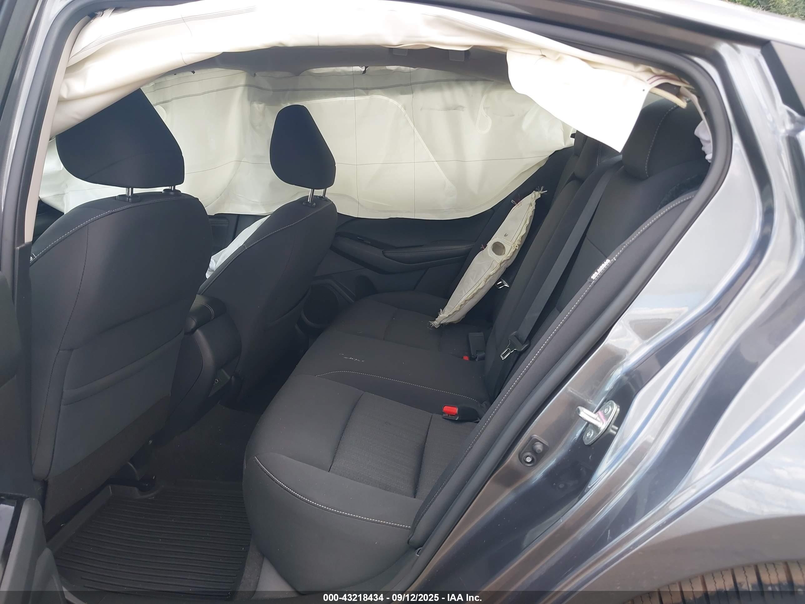 NISSAN ALTIMA image 8